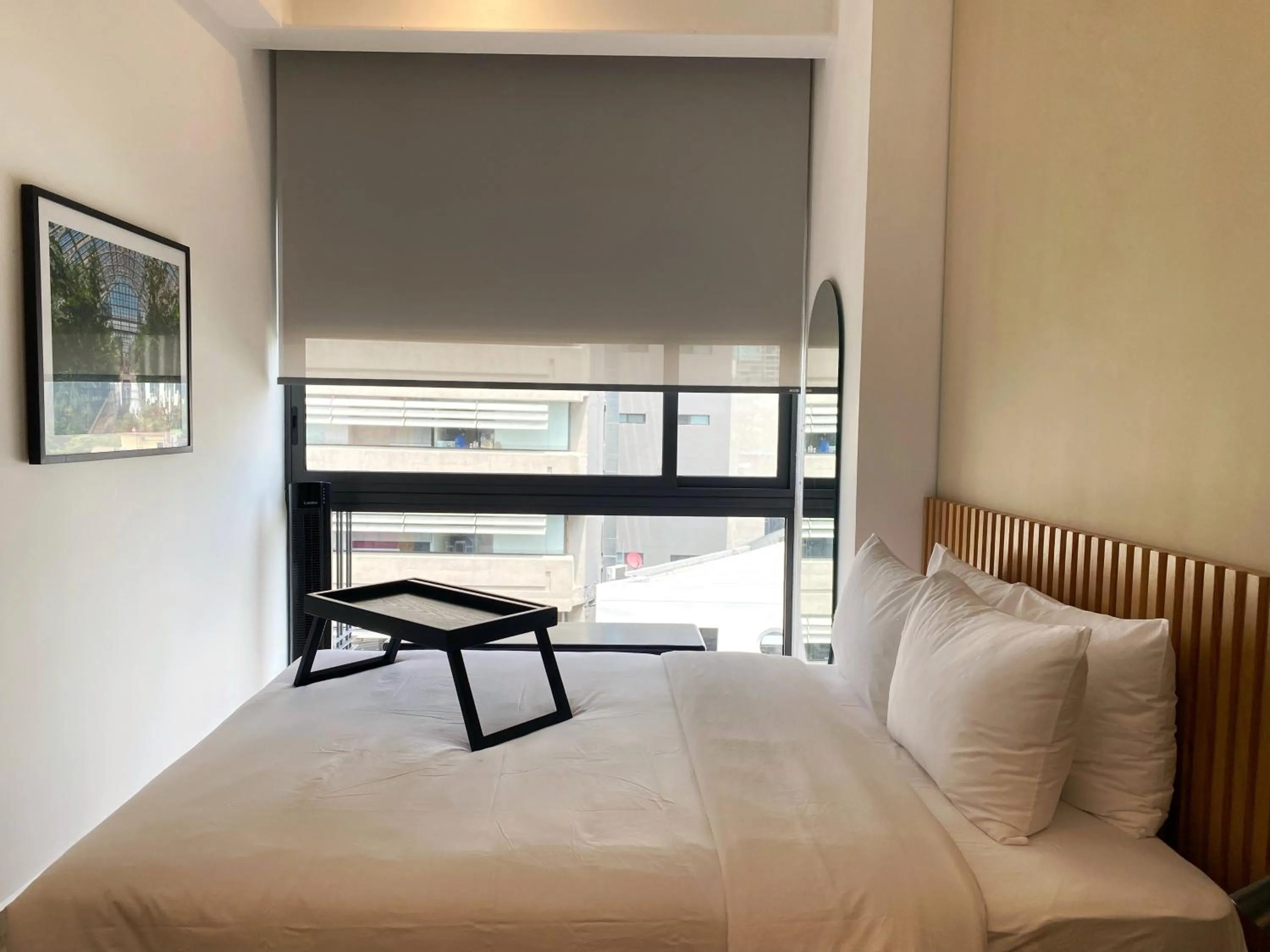 Bedroom, Bed in Londres 256 by Wynwood House