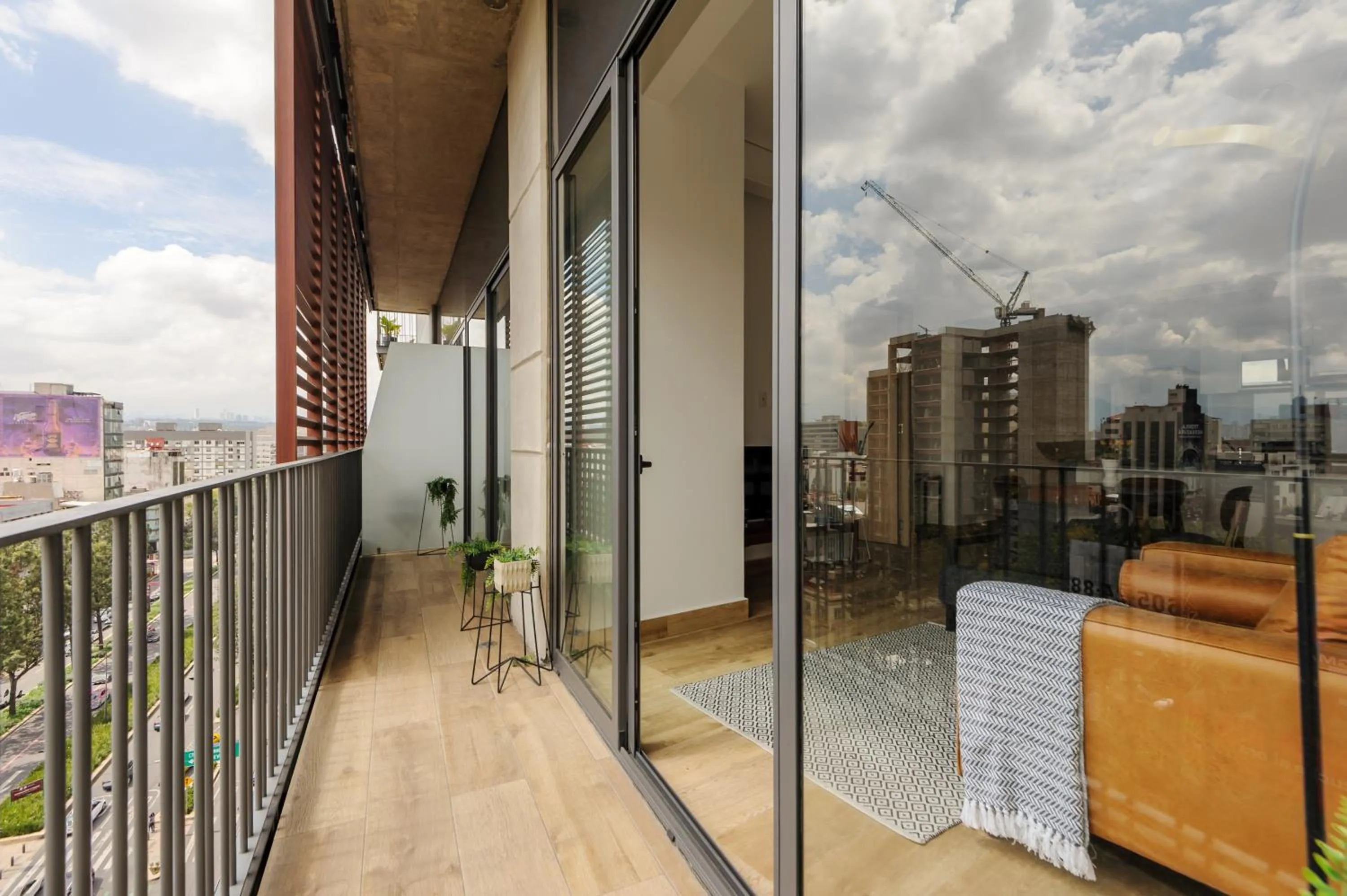 Balcony/Terrace in Londres 256 by Wynwood House