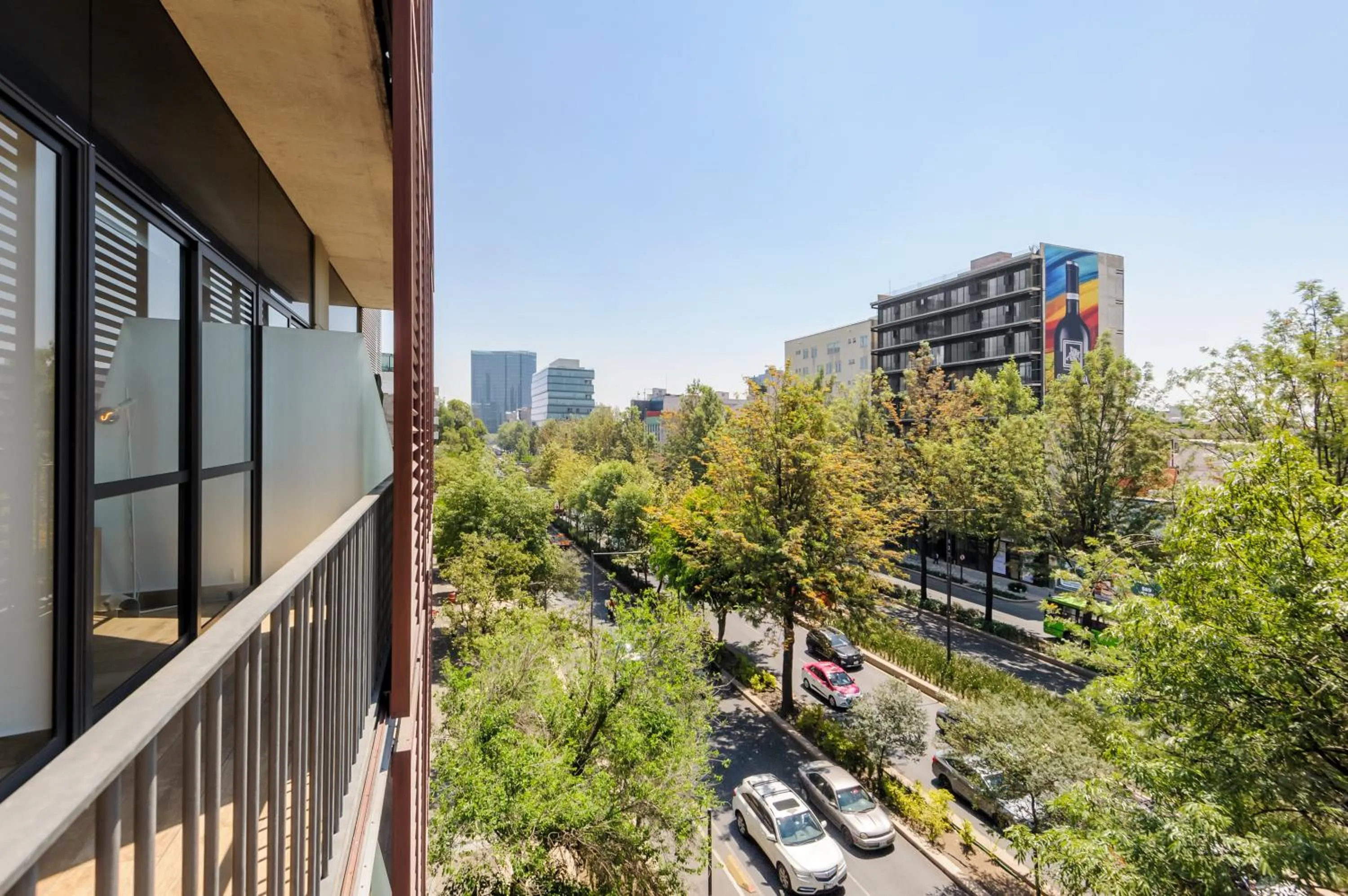 Day in Londres 256 by Wynwood House