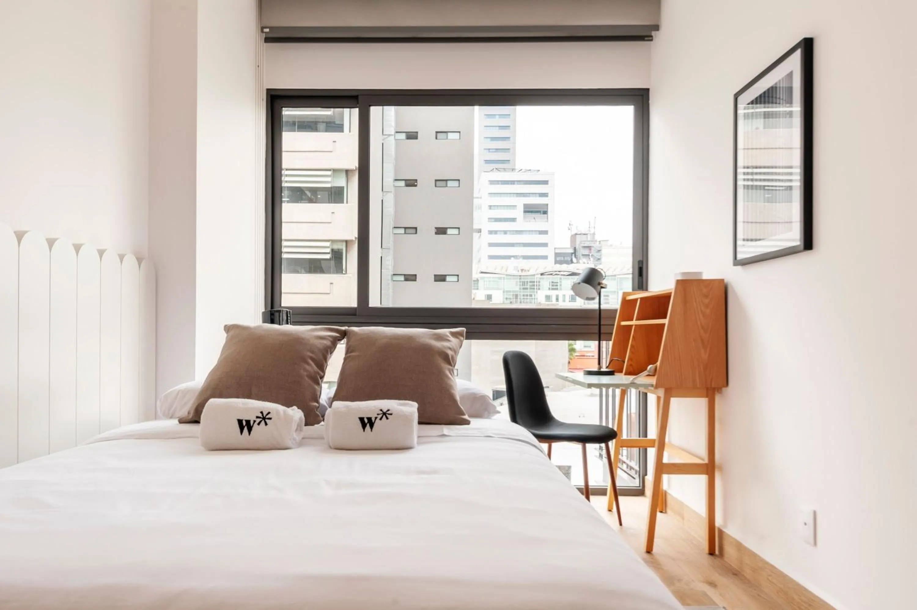 Bedroom, Bed in Londres 256 by Wynwood House