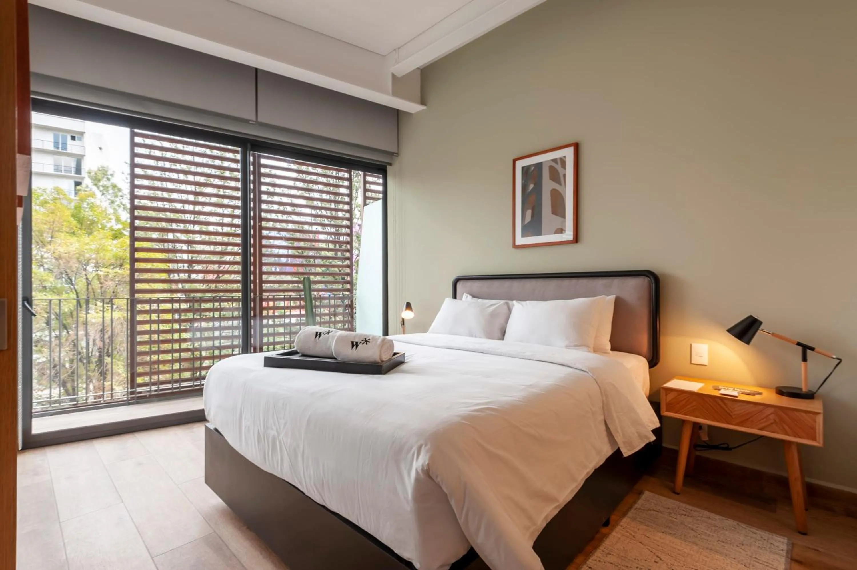 Bedroom, Bed in Londres 256 by Wynwood House