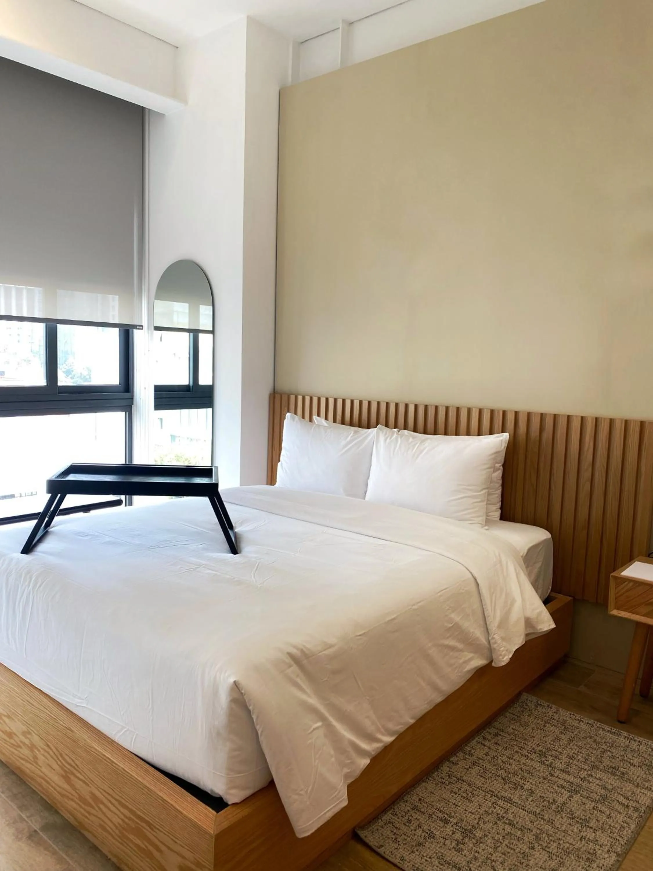 Bedroom, Bed in Londres 256 by Wynwood House