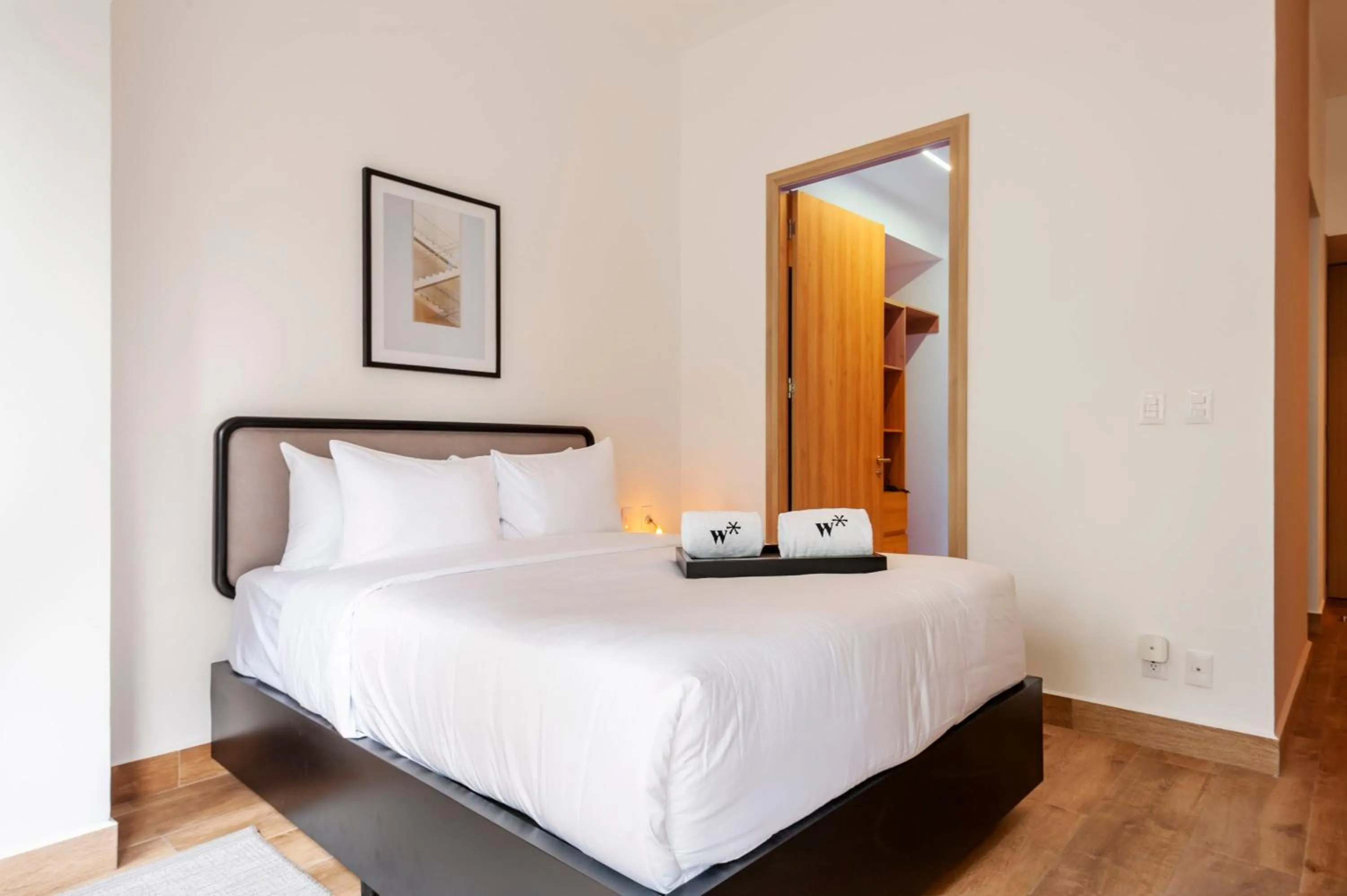 Bedroom, Bed in Londres 256 by Wynwood House