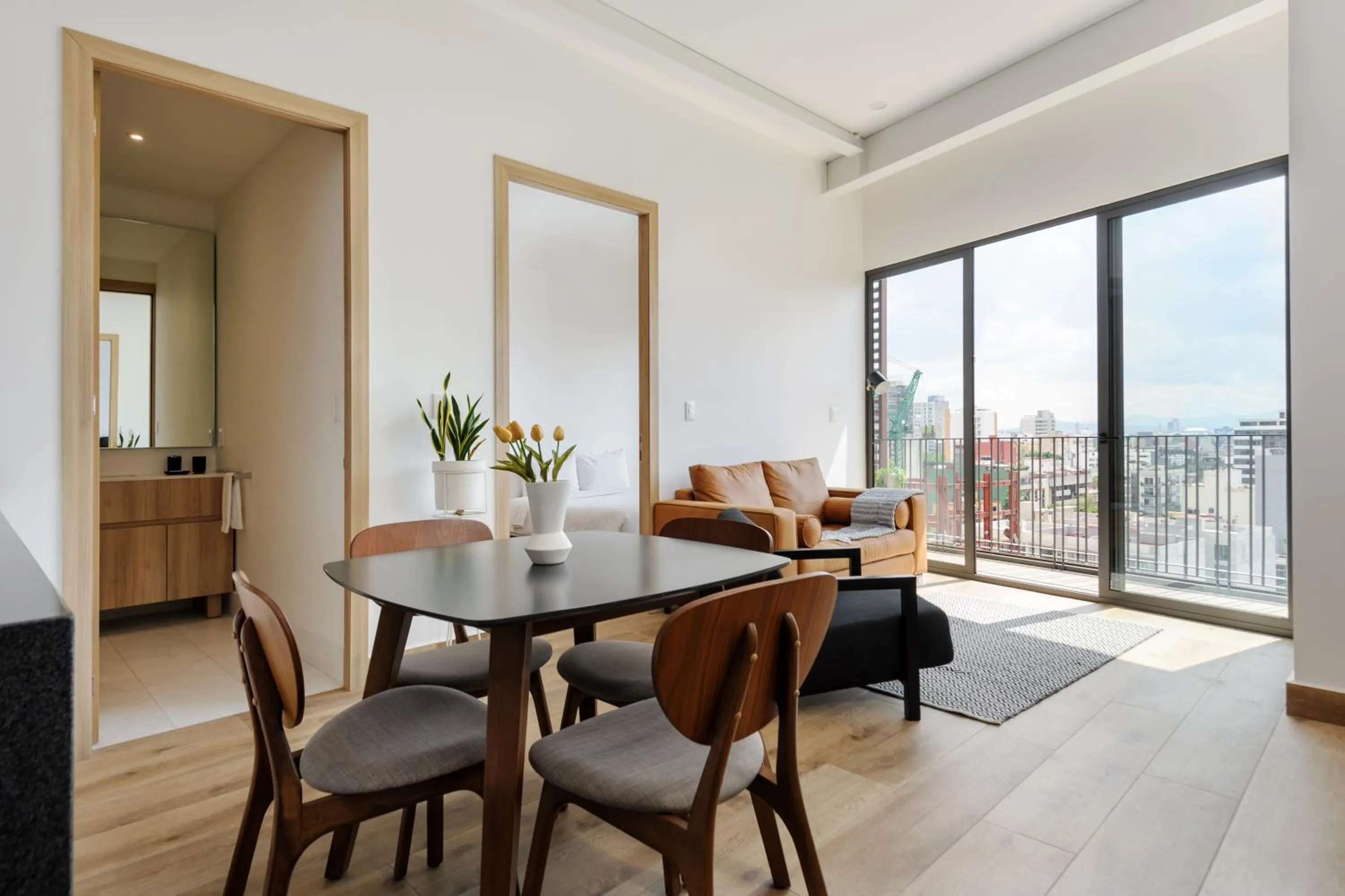 Dining area in Londres 256 by Wynwood House