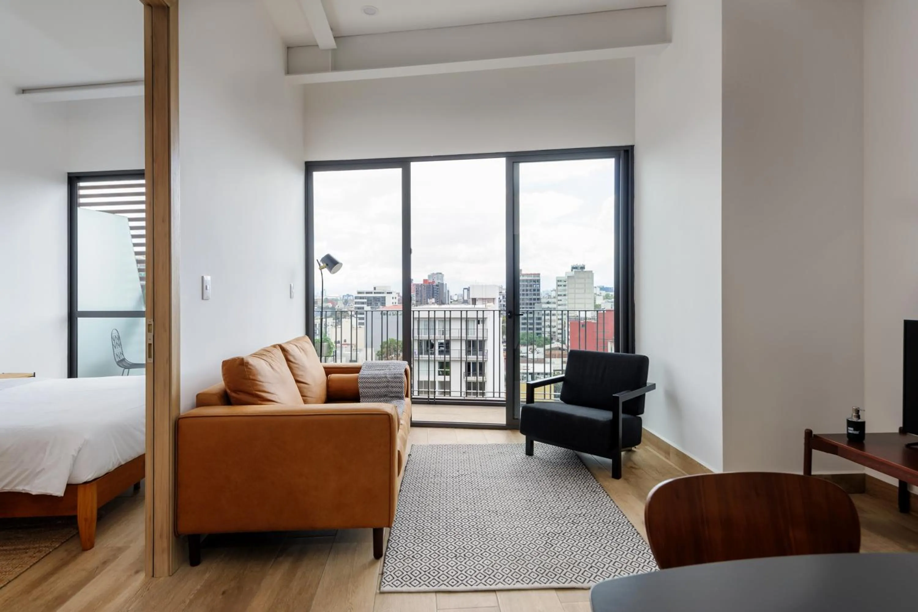 Living room, Bed in Londres 256 by Wynwood House