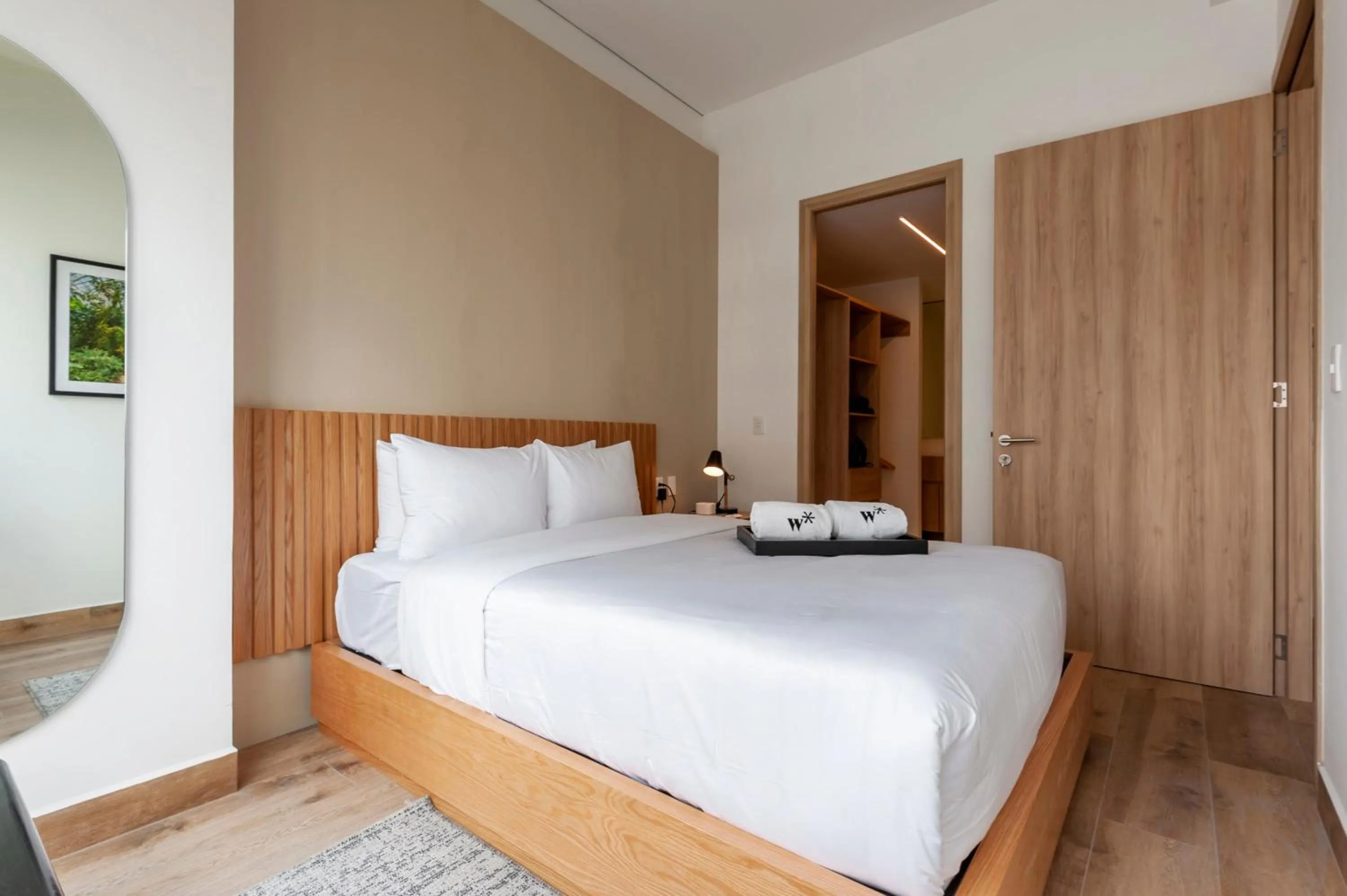 Bedroom, Bed in Londres 256 by Wynwood House