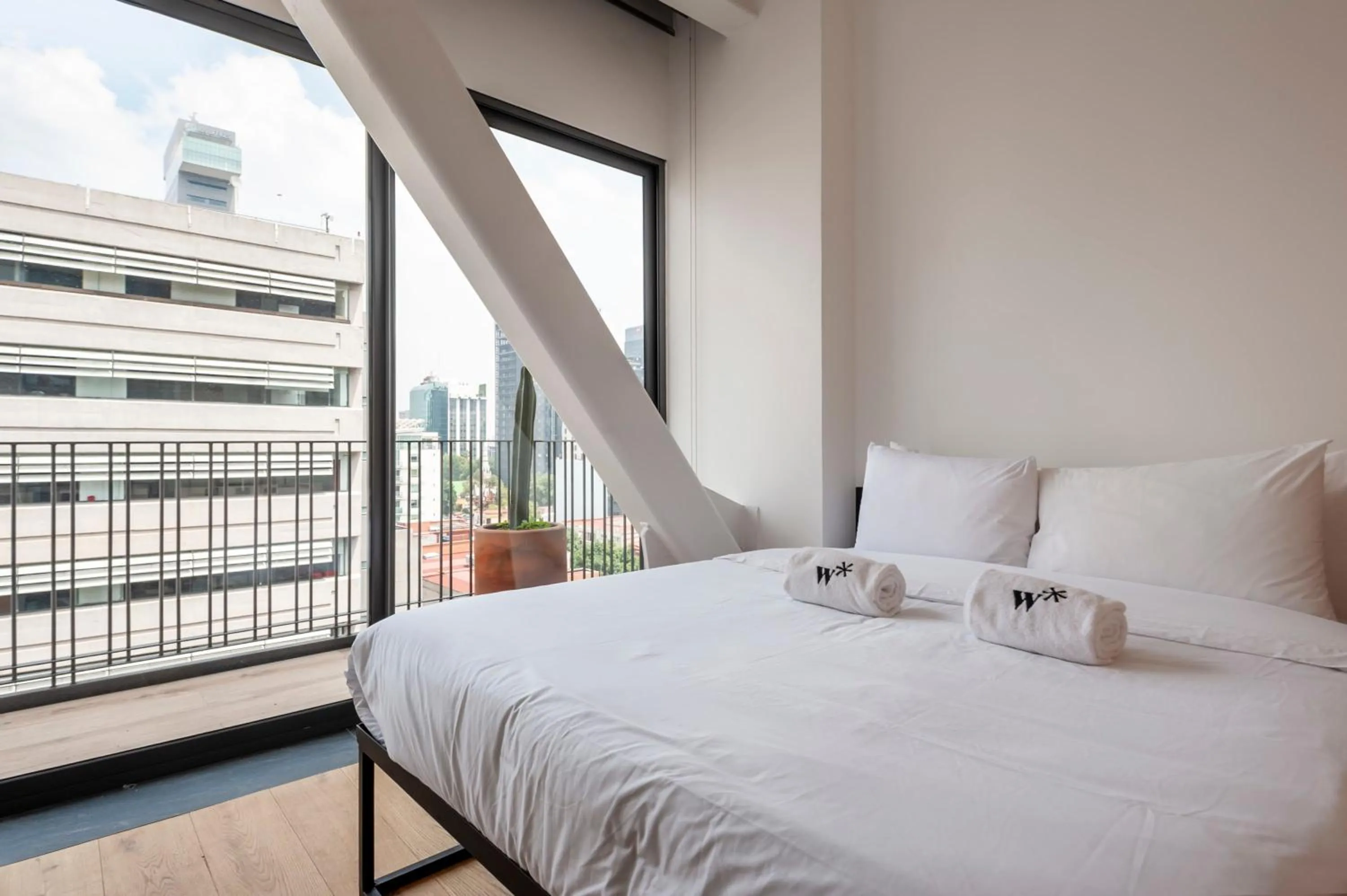 Bedroom, Bed in Londres 256 by Wynwood House