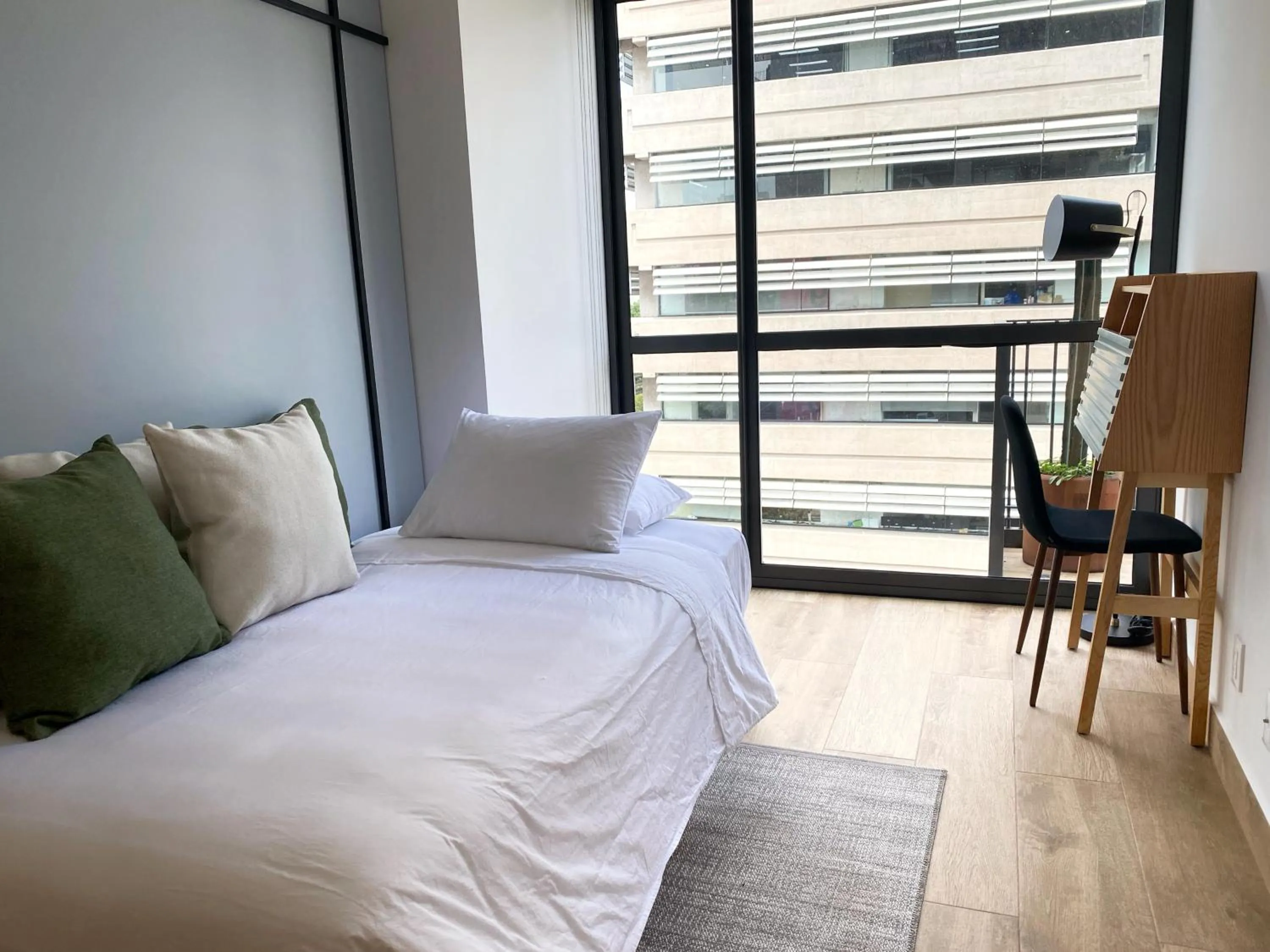 Bed in Londres 256 by Wynwood House