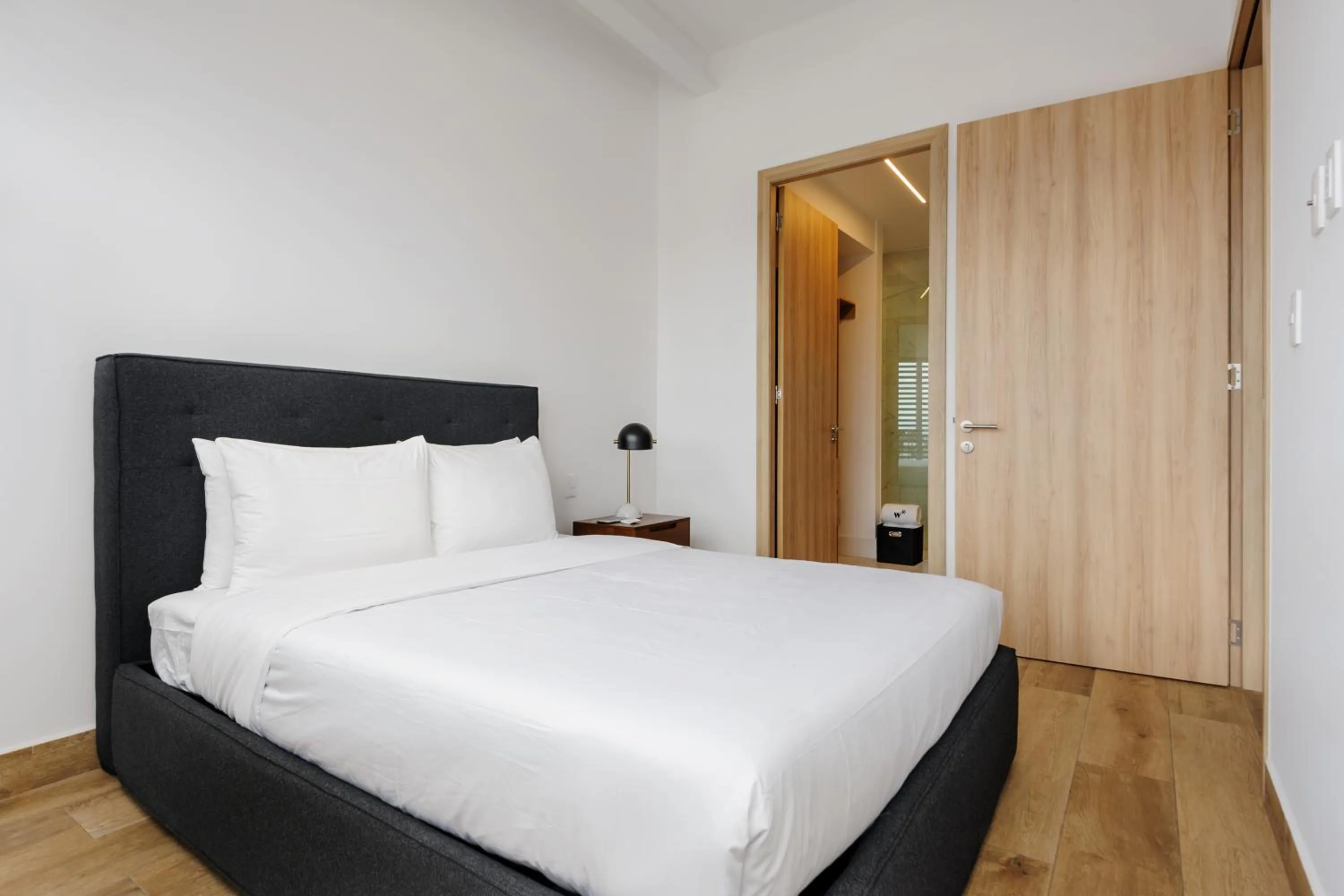 Bedroom, Bed in Londres 256 by Wynwood House