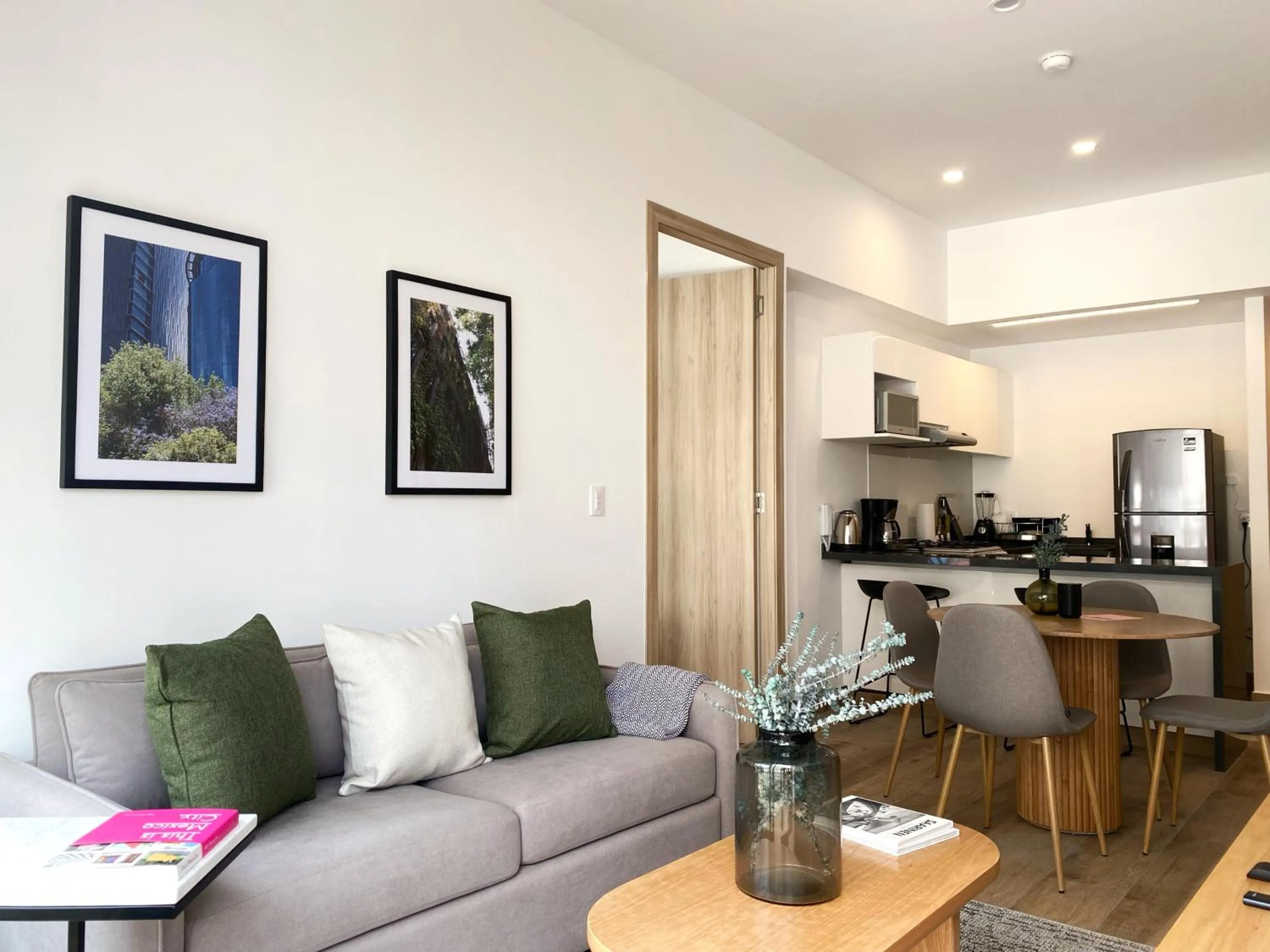 Living room in Londres 256 by Wynwood House