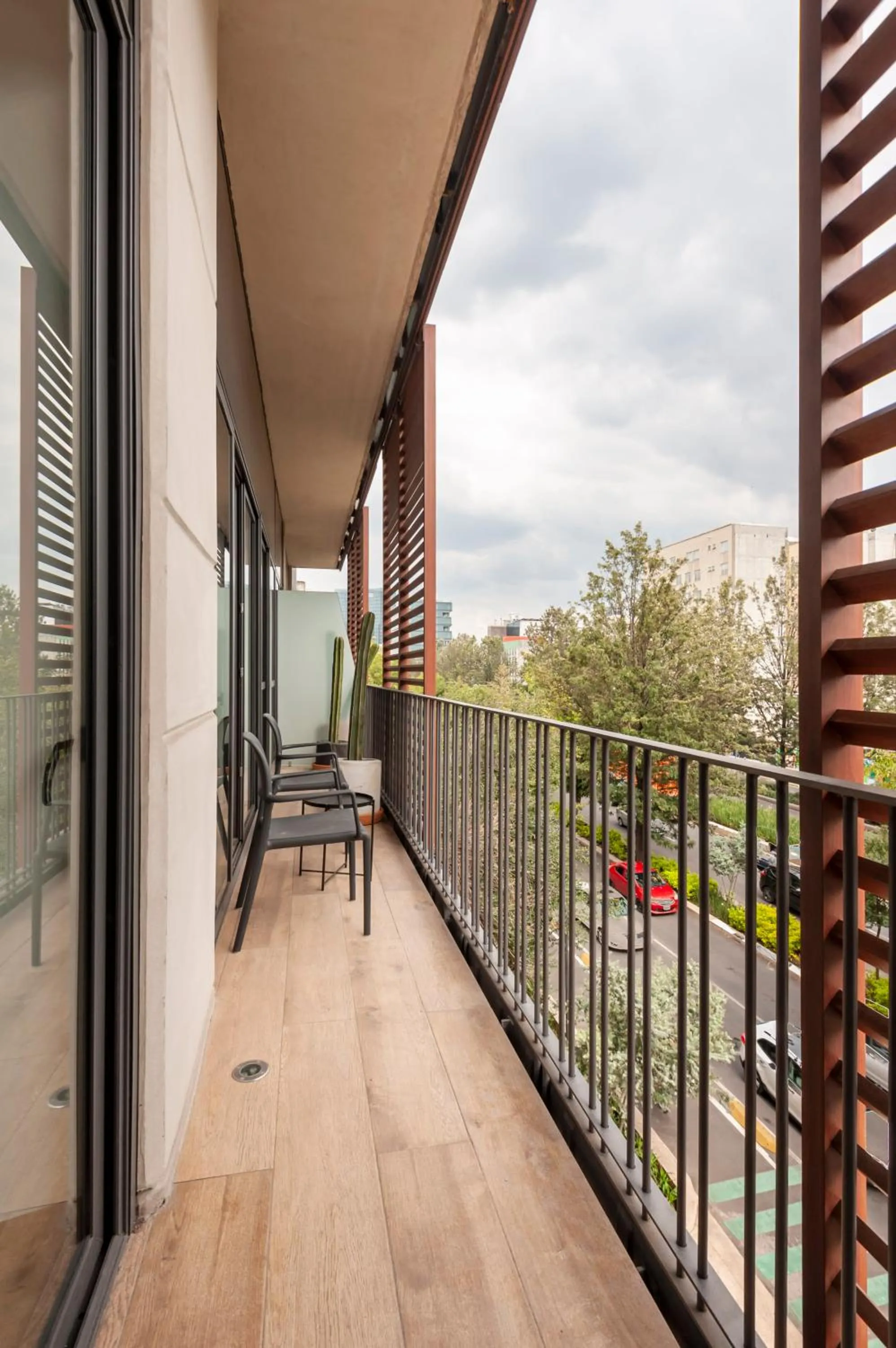Balcony/Terrace in Londres 256 by Wynwood House