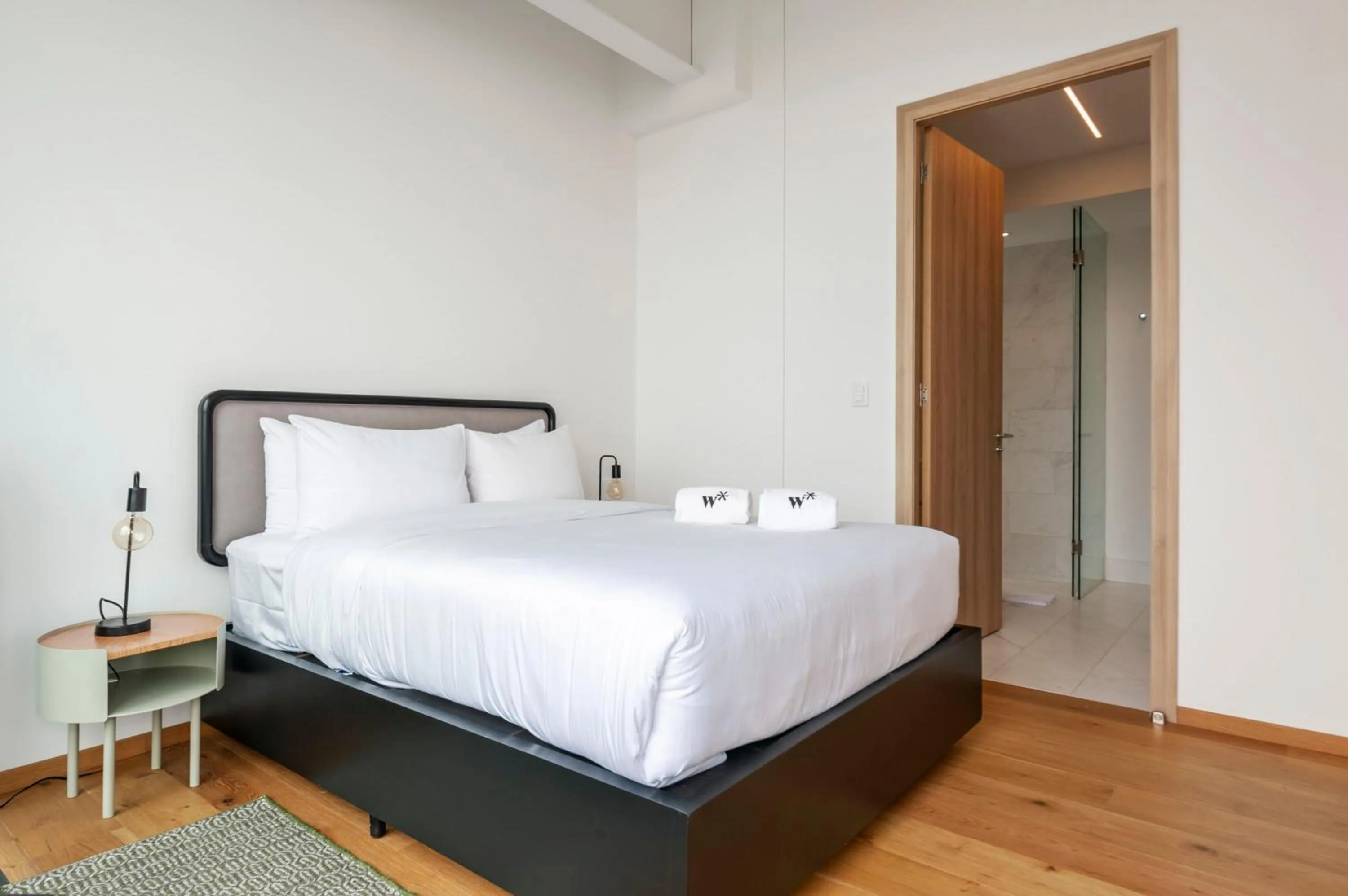 Bedroom, Bed in Londres 256 by Wynwood House