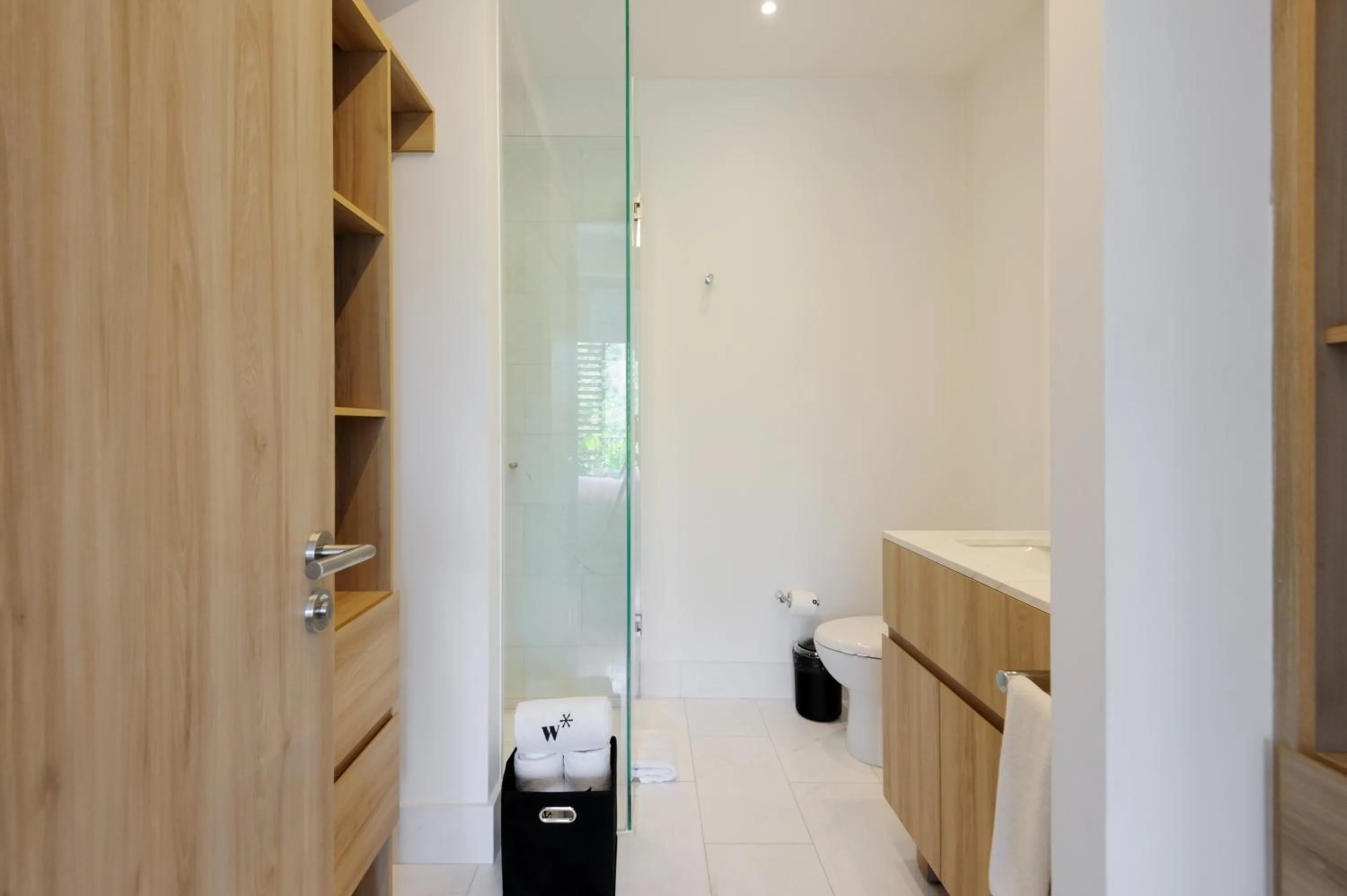 Bathroom in Londres 256 by Wynwood House