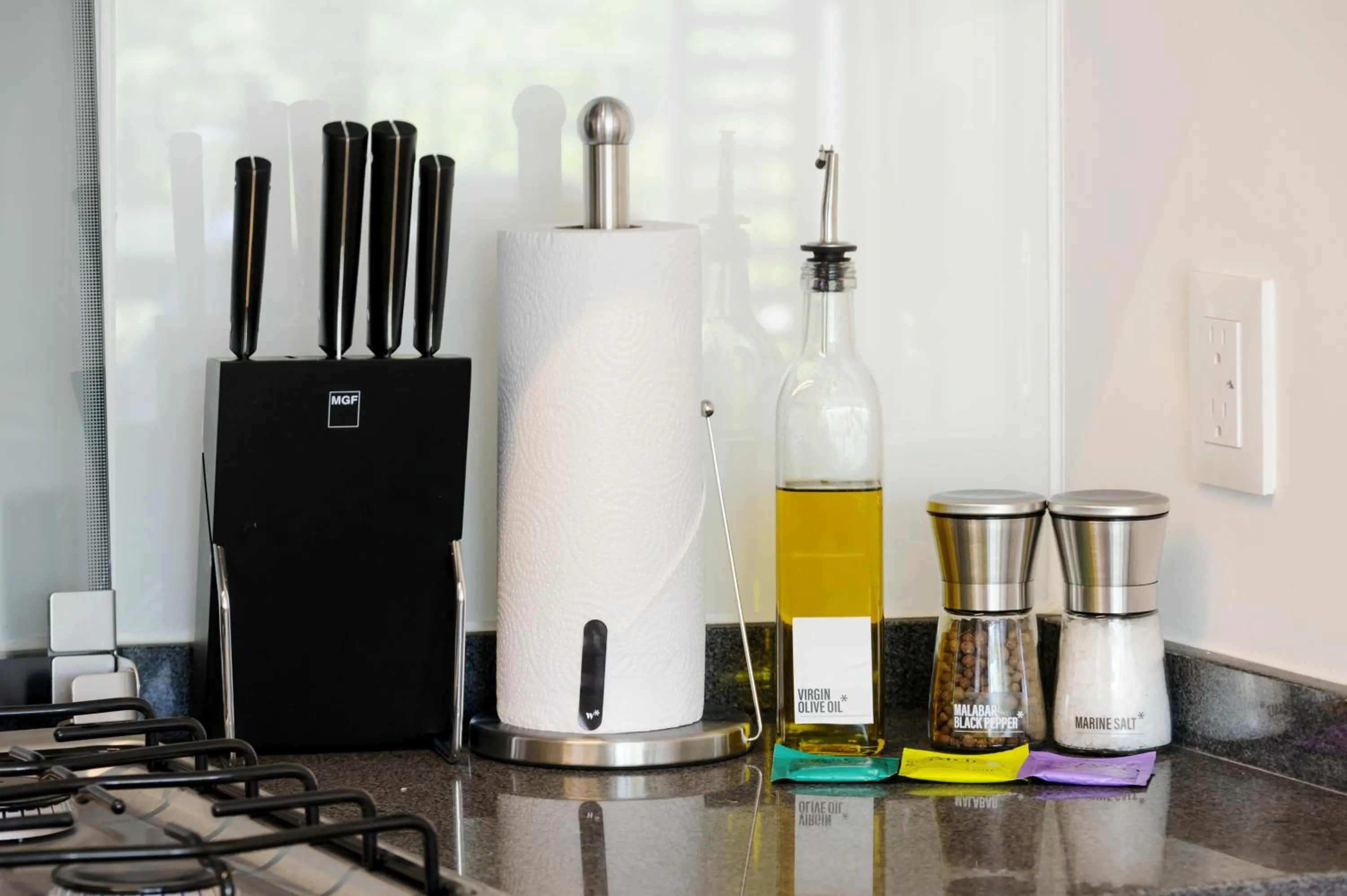 Decorative detail in Londres 256 by Wynwood House