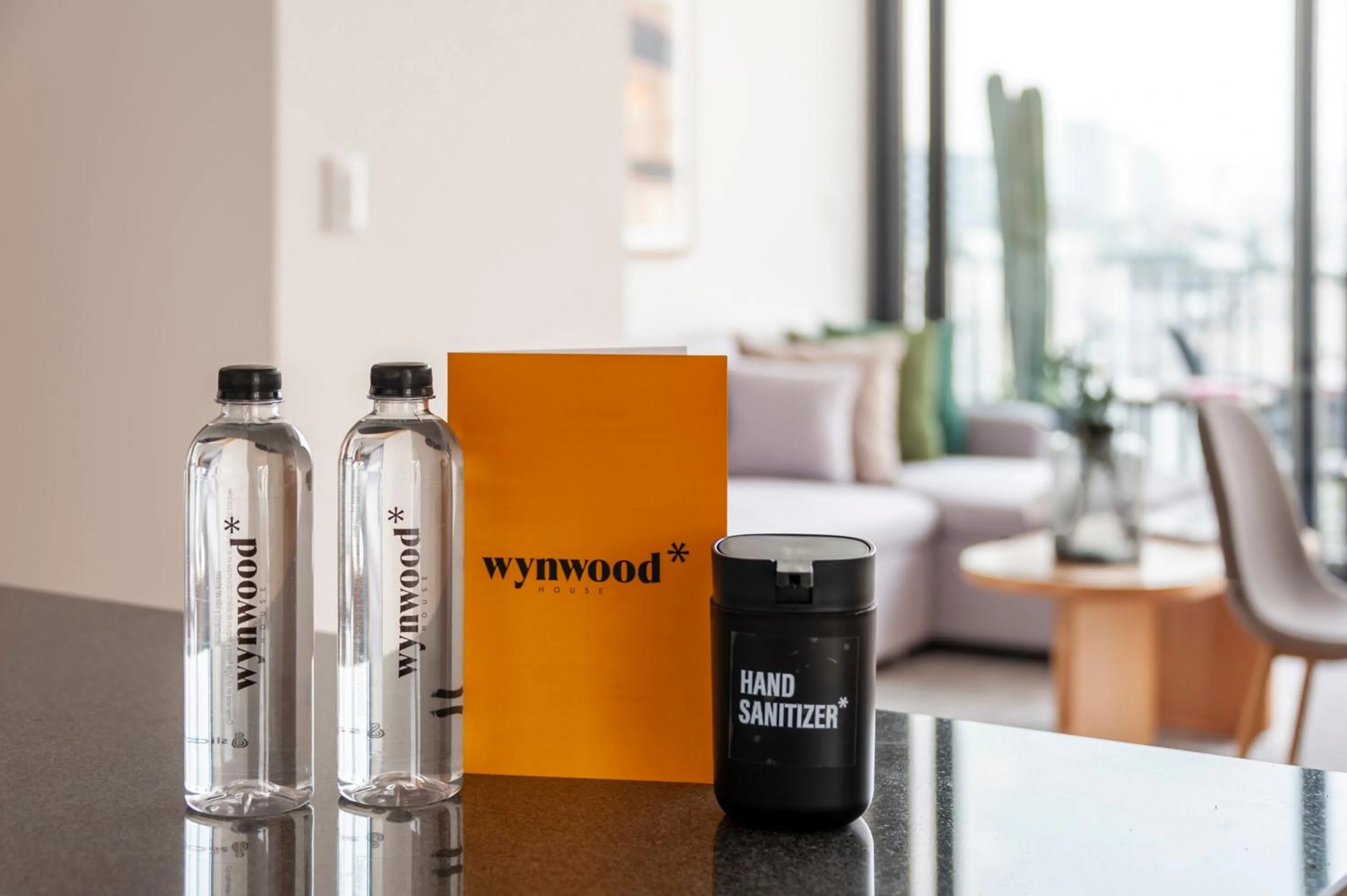 Drinks in Londres 256 by Wynwood House