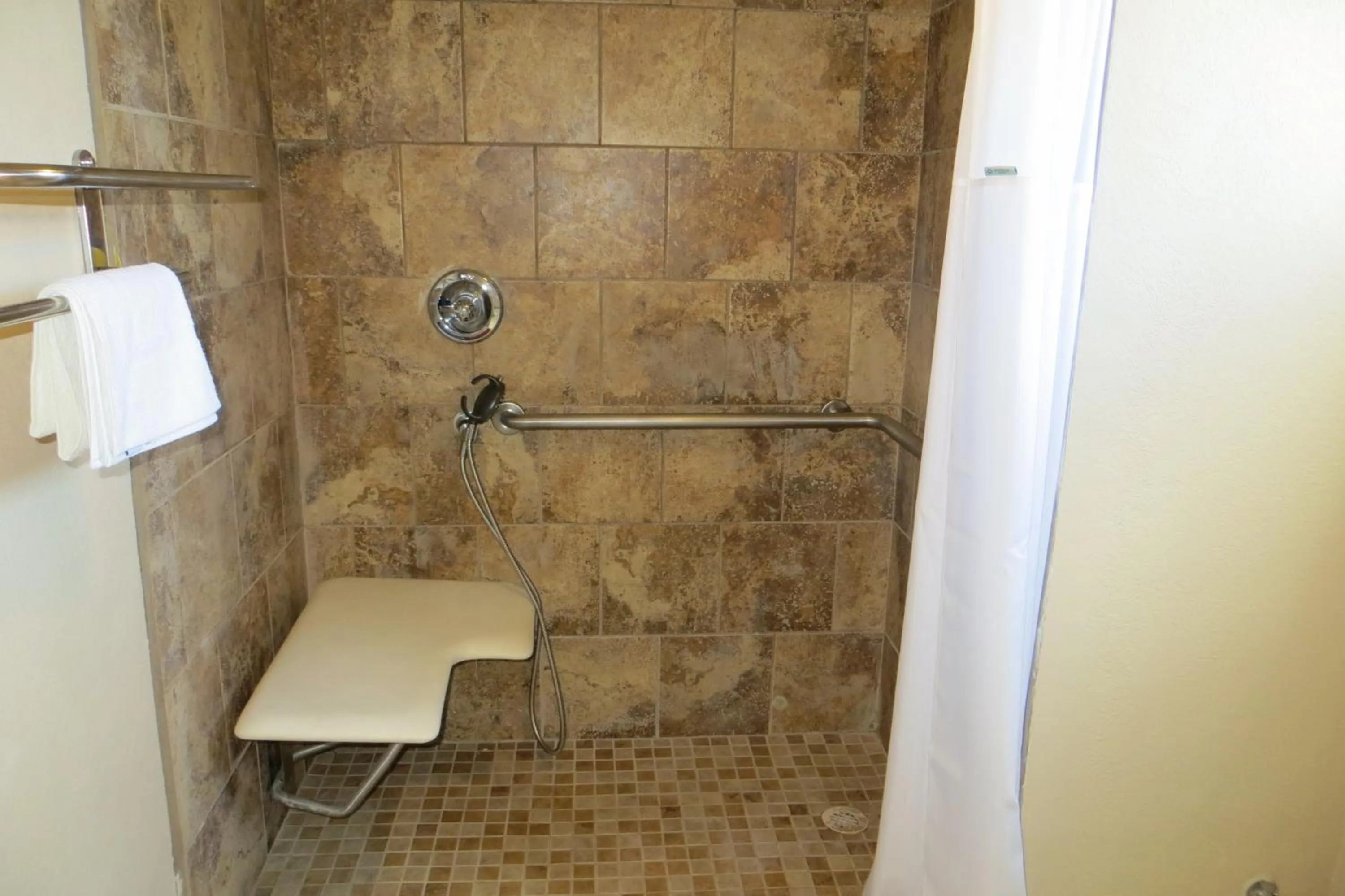 Shower in American Inn Stockton