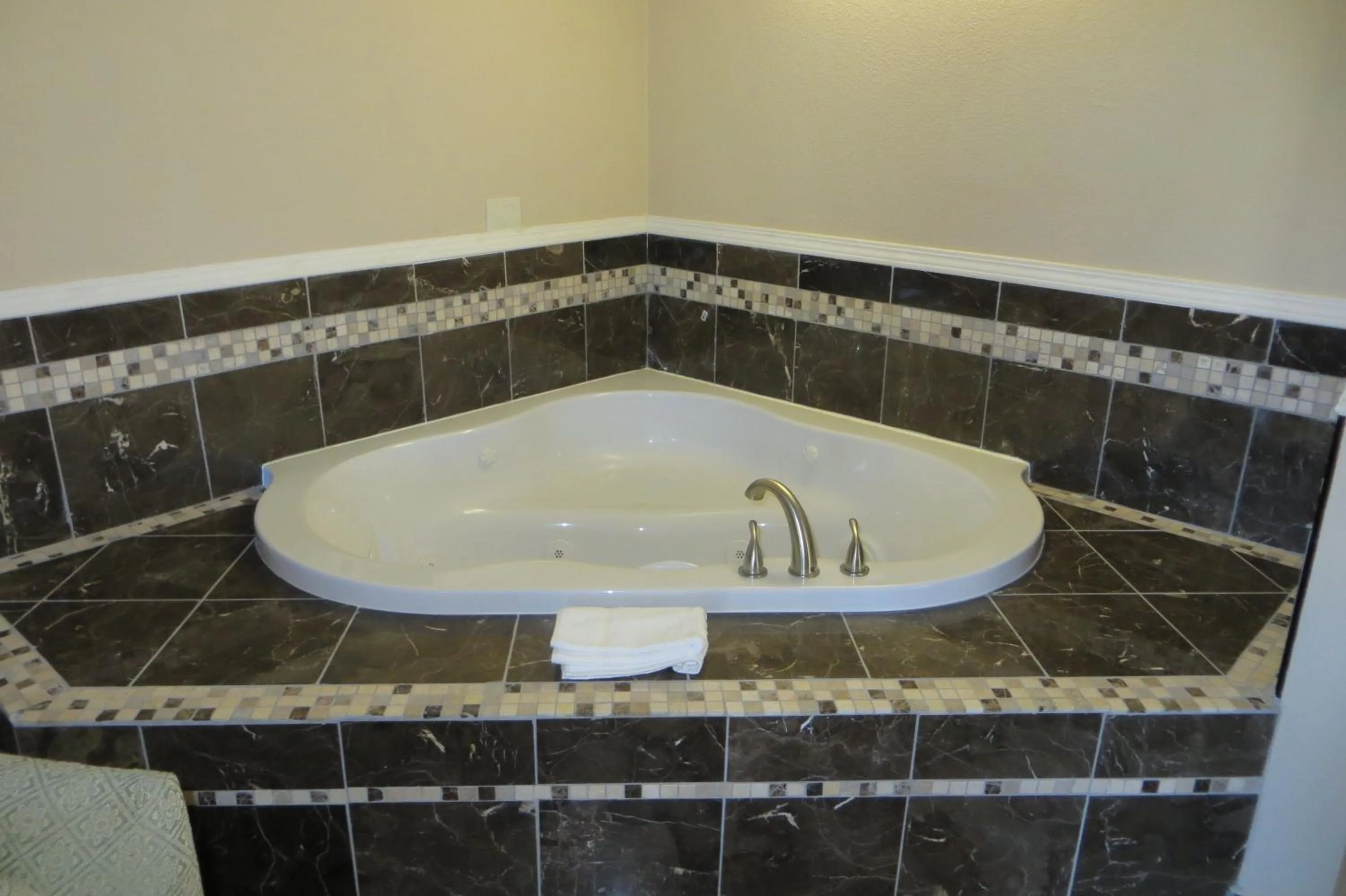 Decorative detail in American Inn Stockton