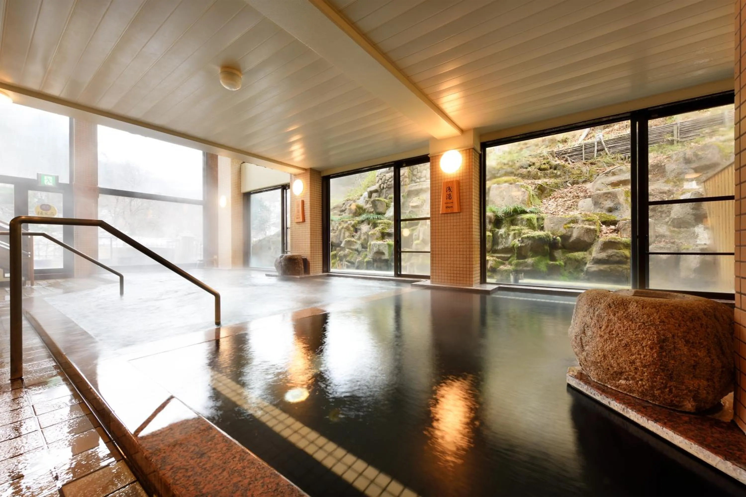 Hot Spring Bath in Sansuiso Tsuchiyu Spa