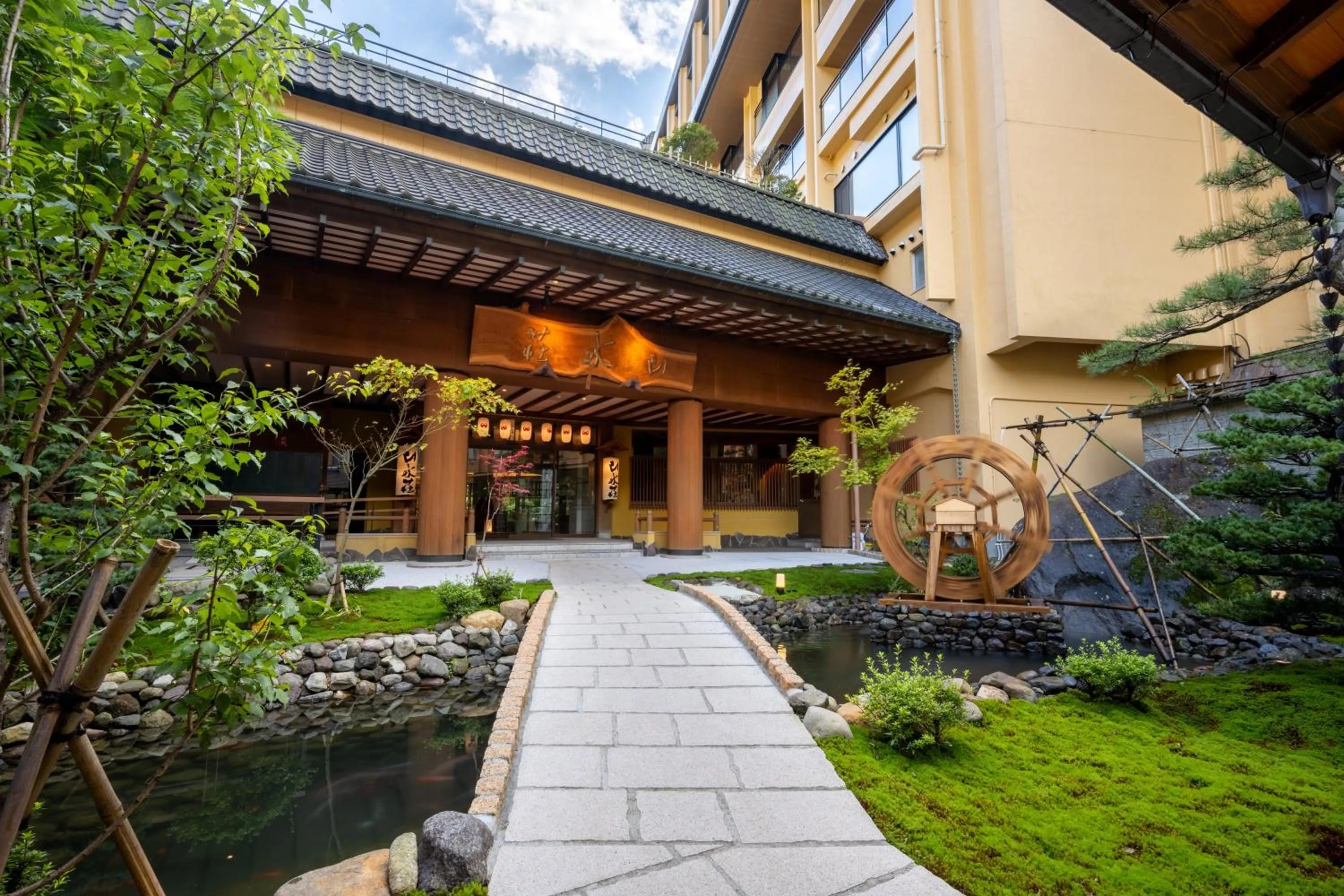 Property building in Sansuiso Tsuchiyu Spa