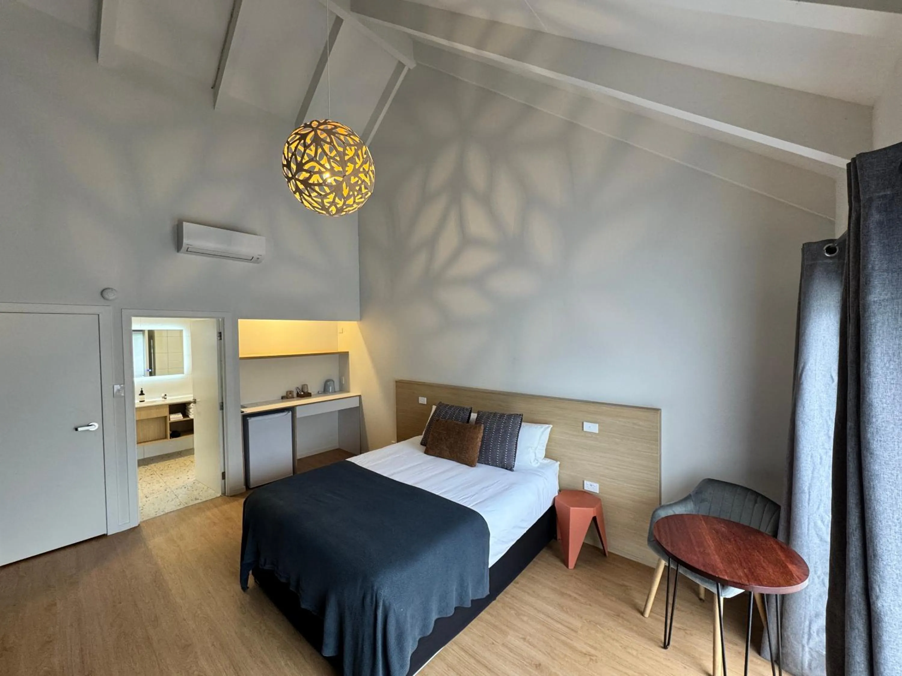 Photo of the whole room, Bed in Mt Wellington Motel