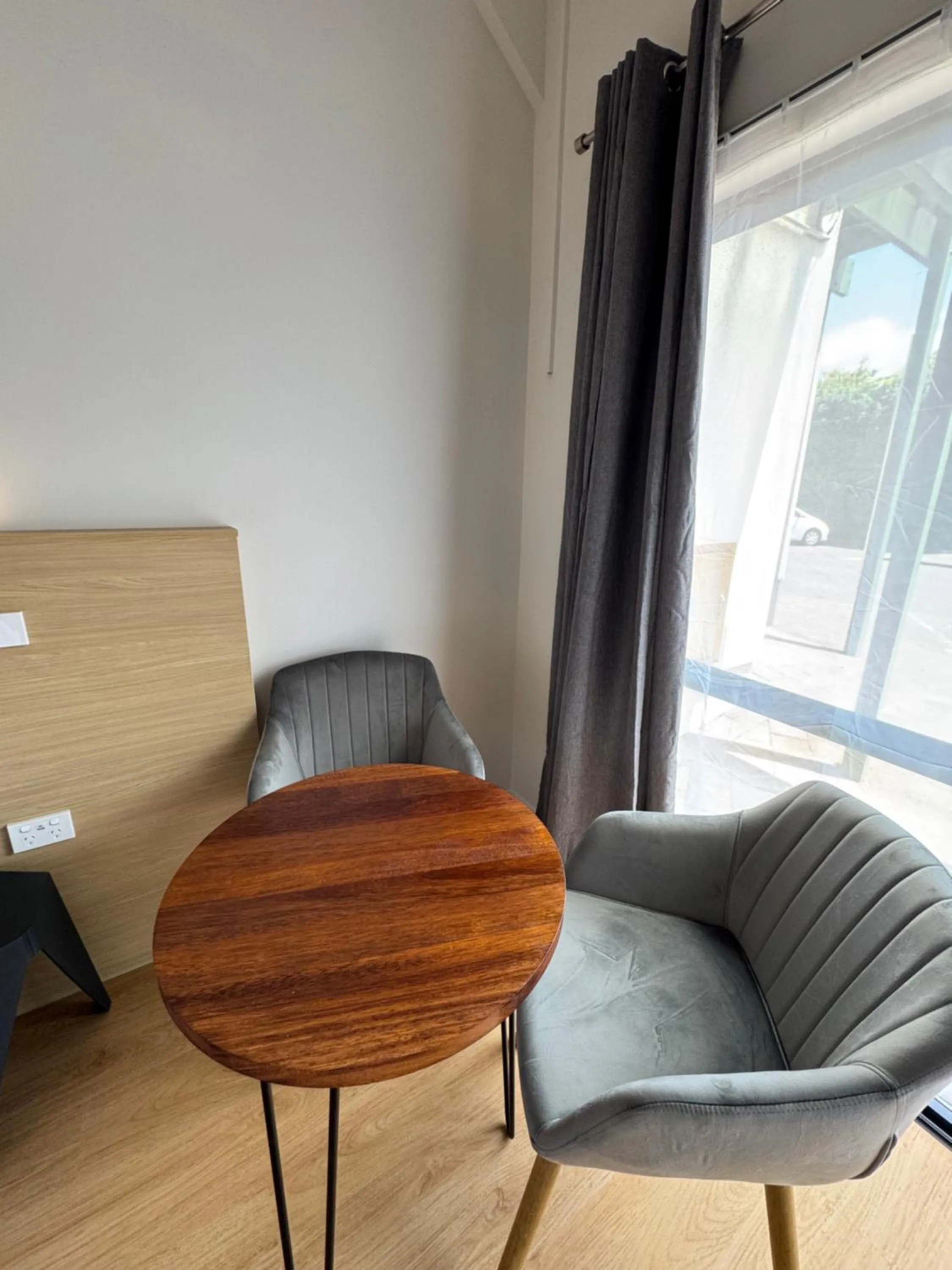 Seating area in Mt Wellington Motel