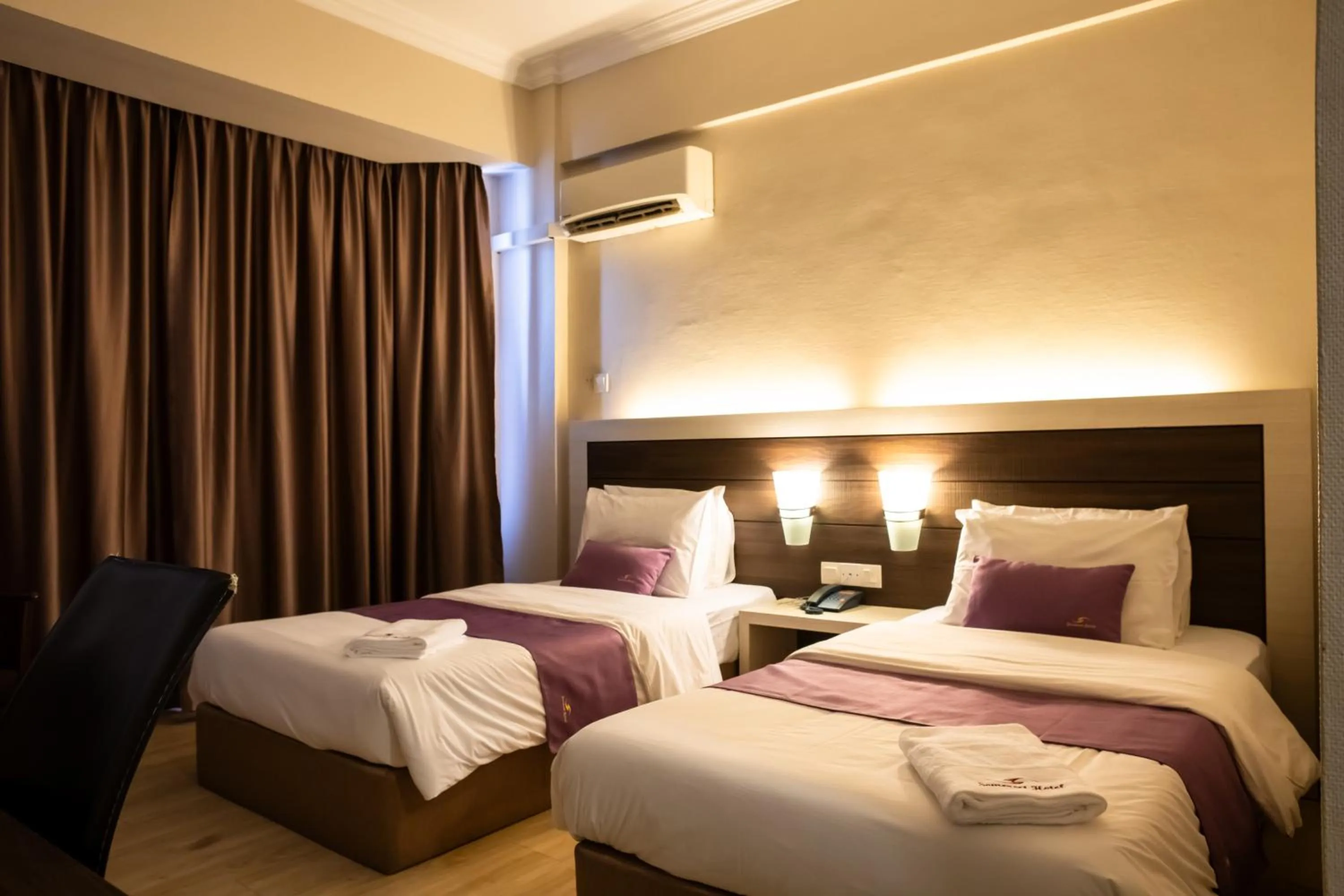 Bed in Somerset Hotel