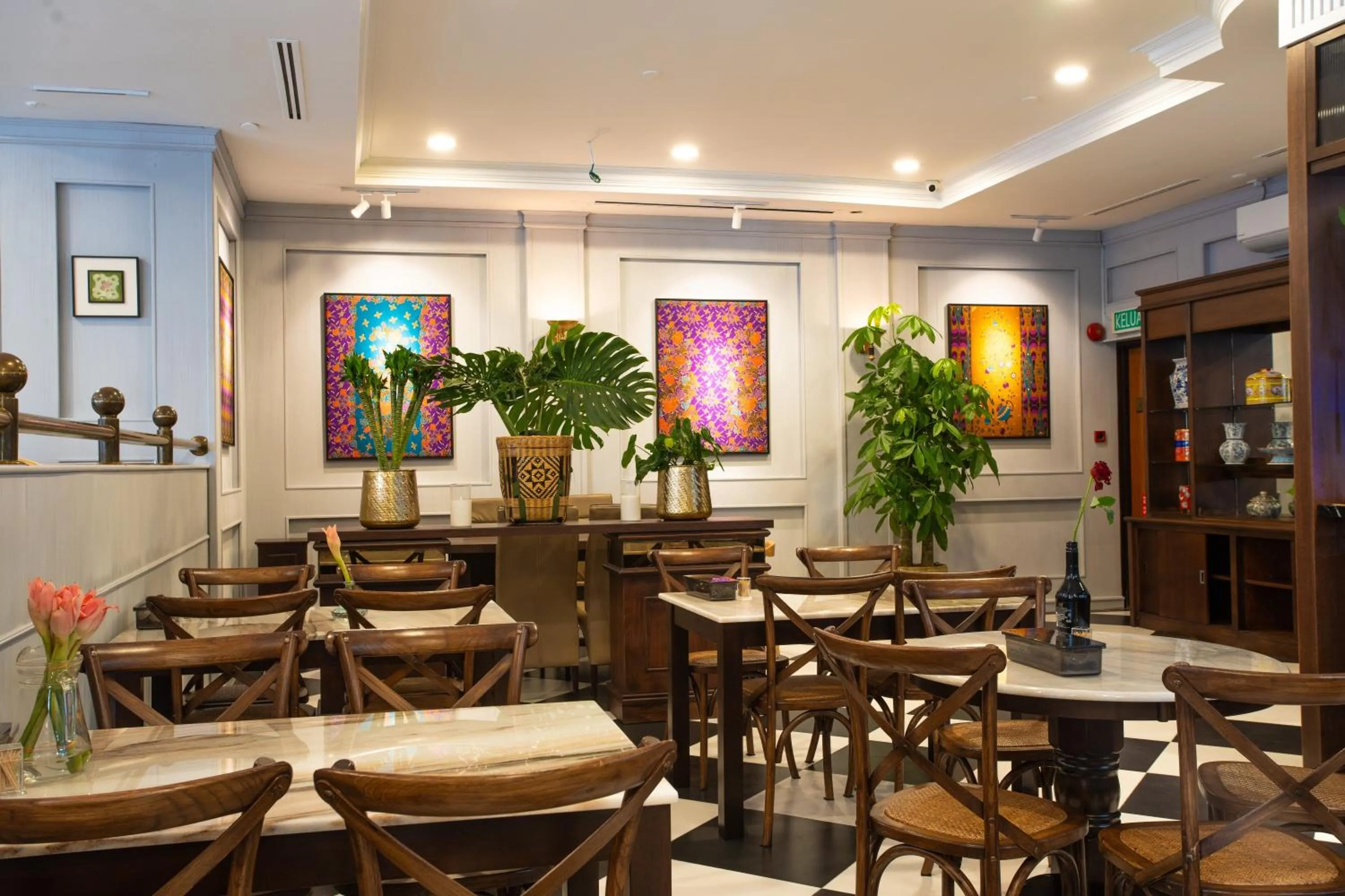 Restaurant/places to eat in Somerset Hotel