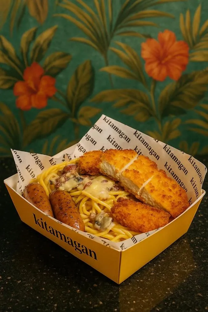 Restaurant/places to eat in BATIQA Hotel & Apartments Karawang