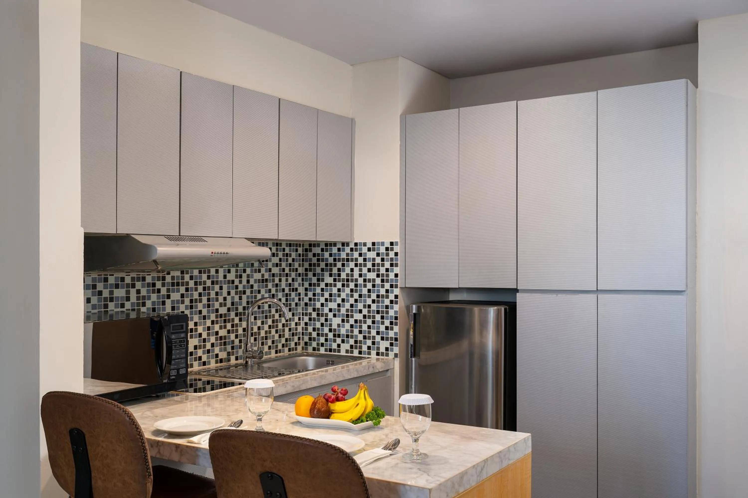 Kitchen or kitchenette in BATIQA Hotel & Apartments Karawang