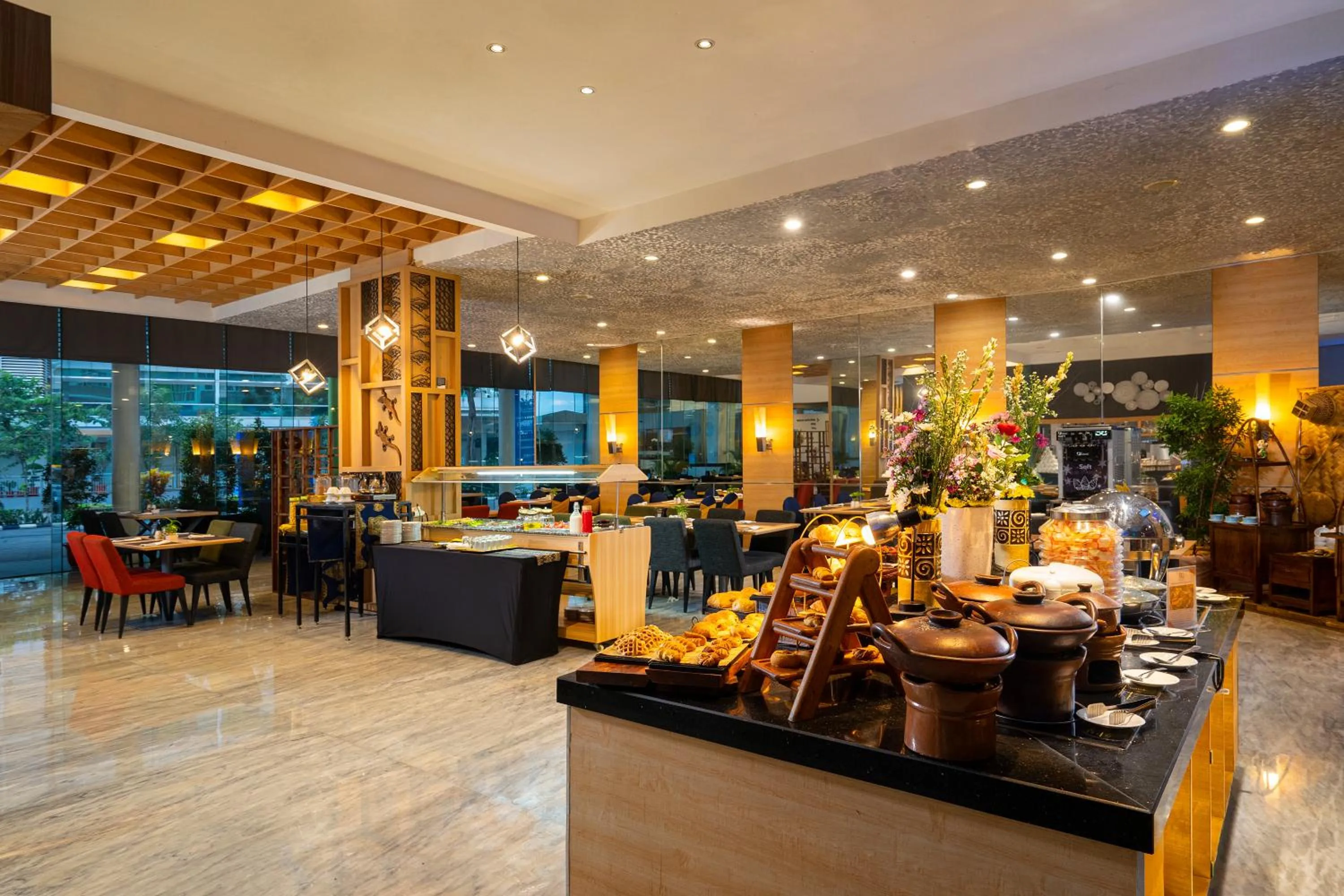 Lounge or bar in BATIQA Hotel & Apartments Karawang