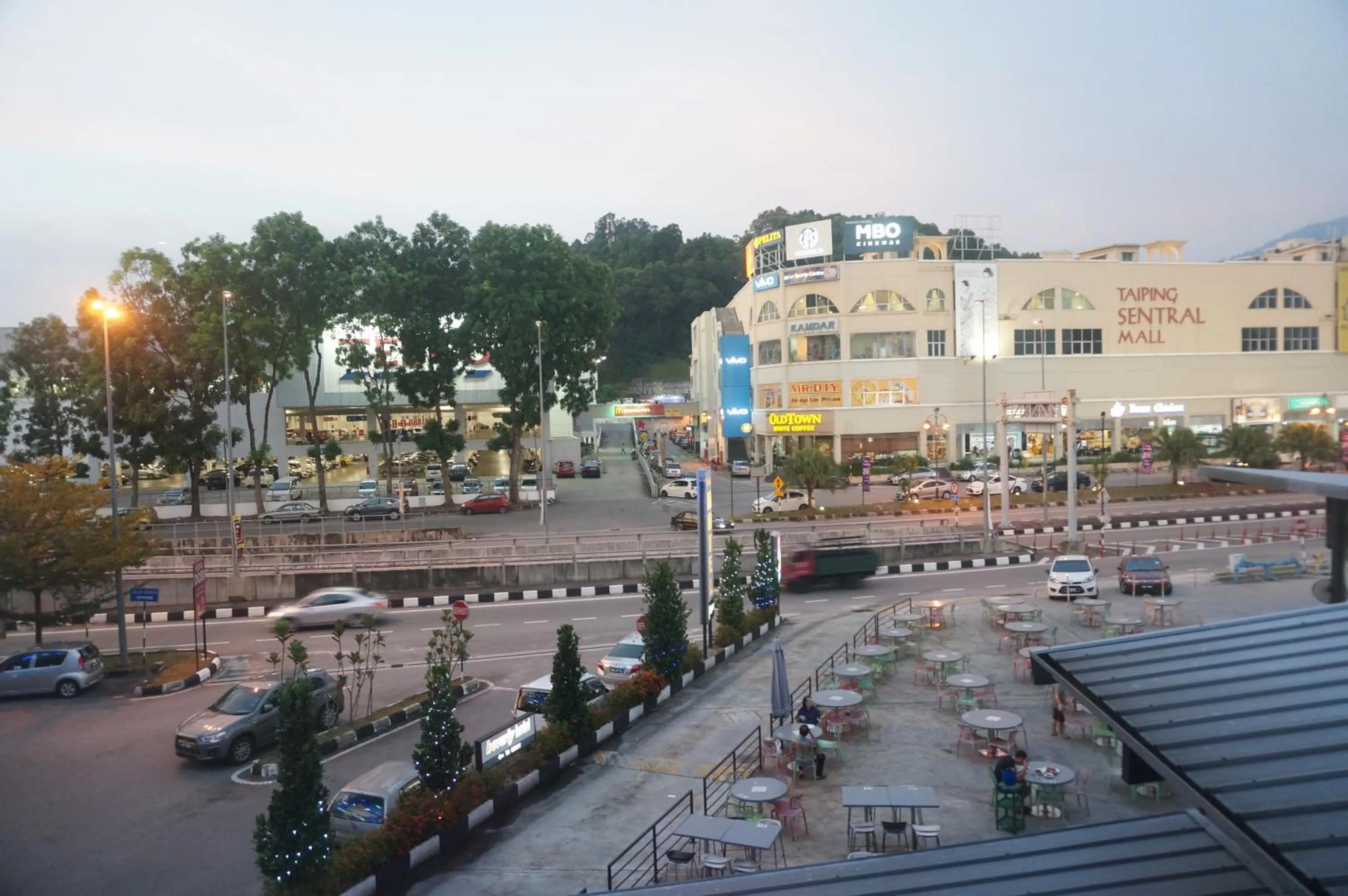 Restaurant/places to eat in Beverly Hotel