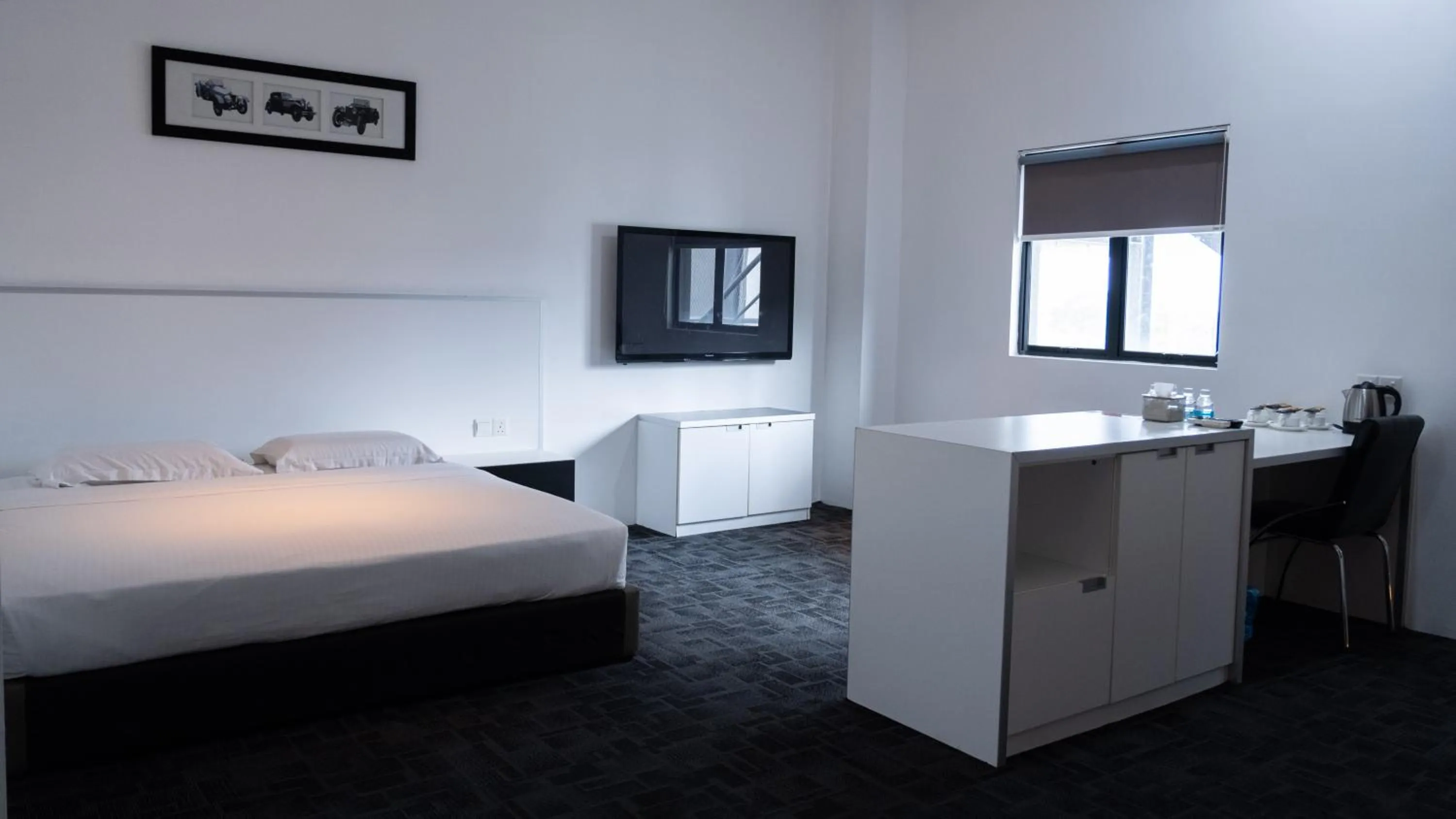 Bedroom, Bed in Beverly Hotel