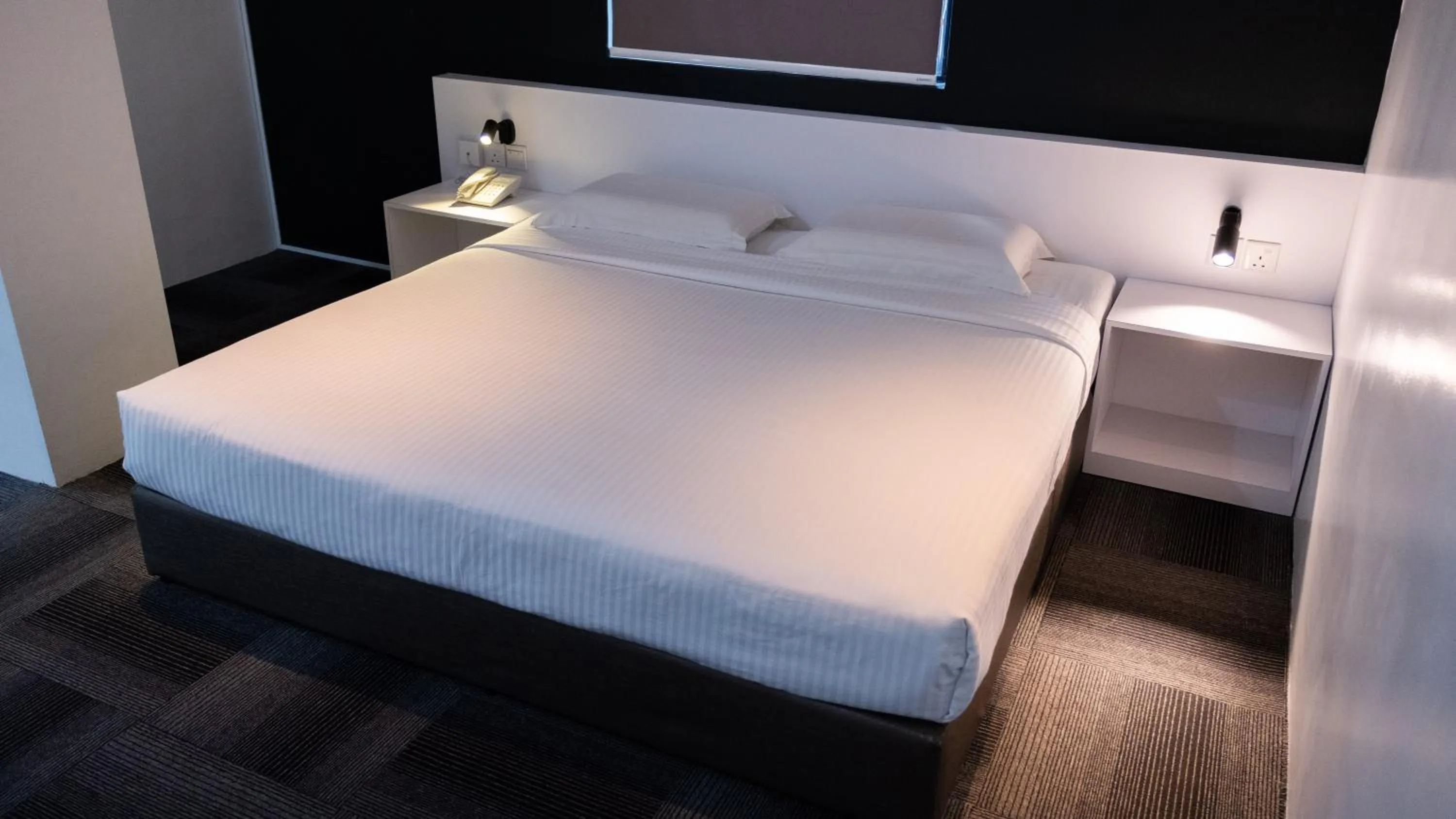 Photo of the whole room, Bed in Beverly Hotel