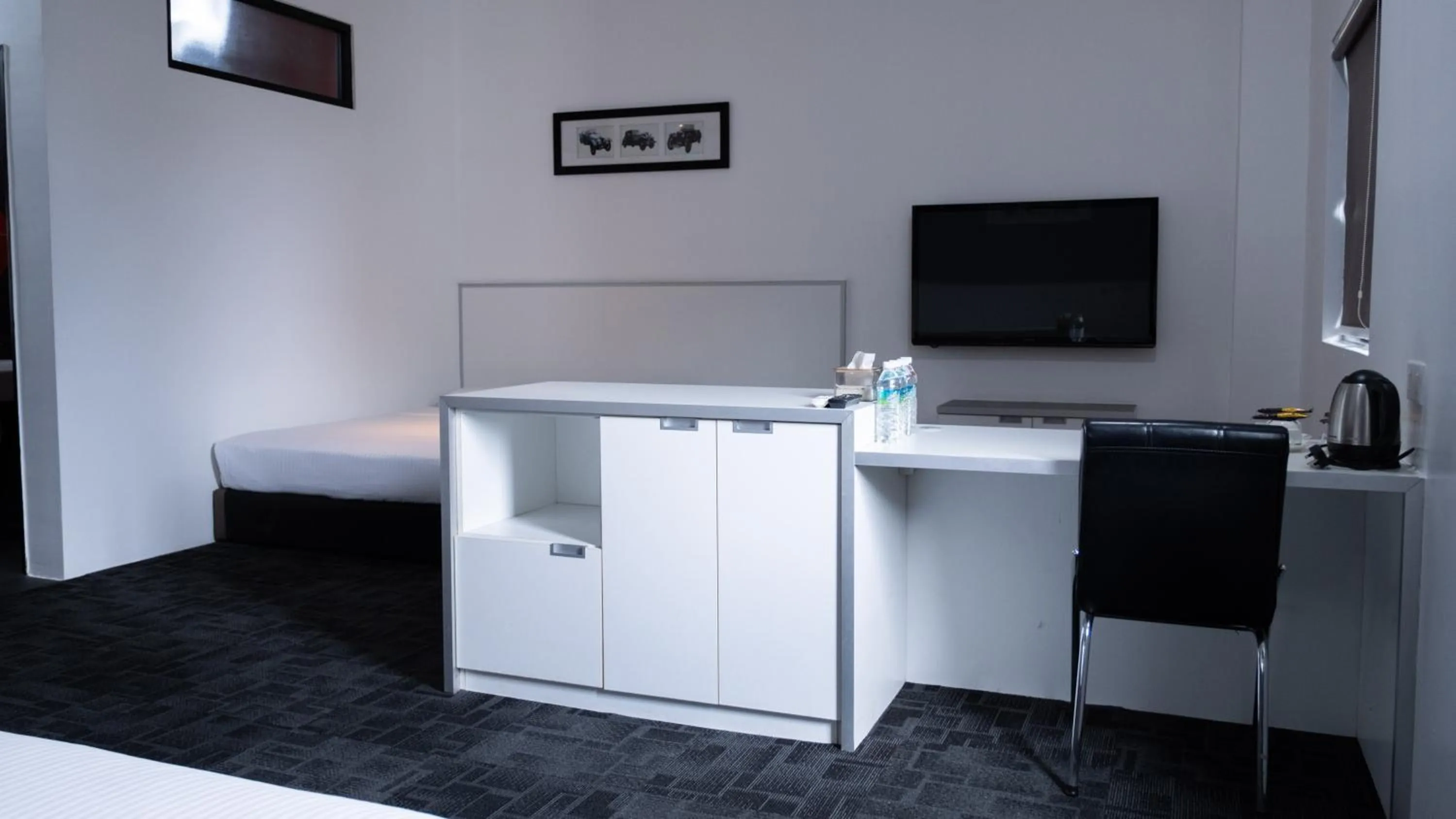 Photo of the whole room, Bed in Beverly Hotel