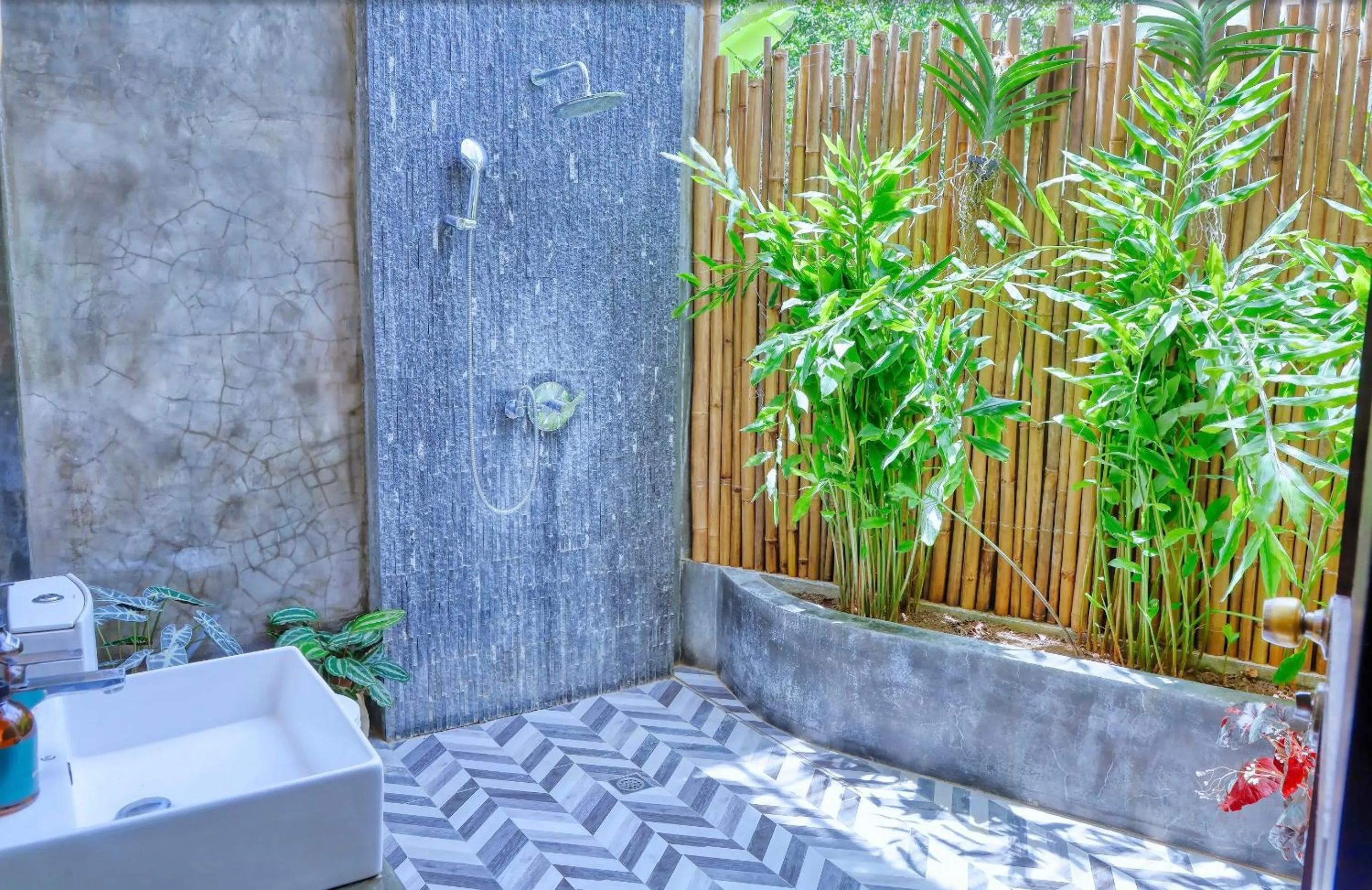 Bathroom in Fox & The Firefly Cottages