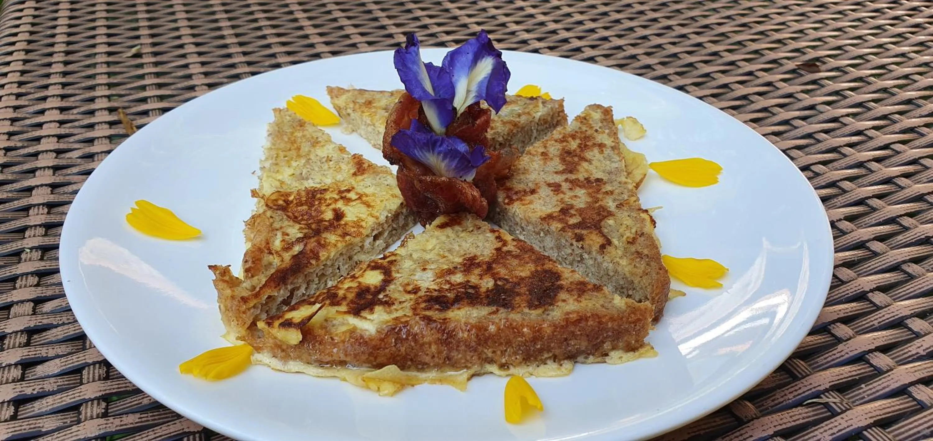 Breakfast in Fox & The Firefly Cottages