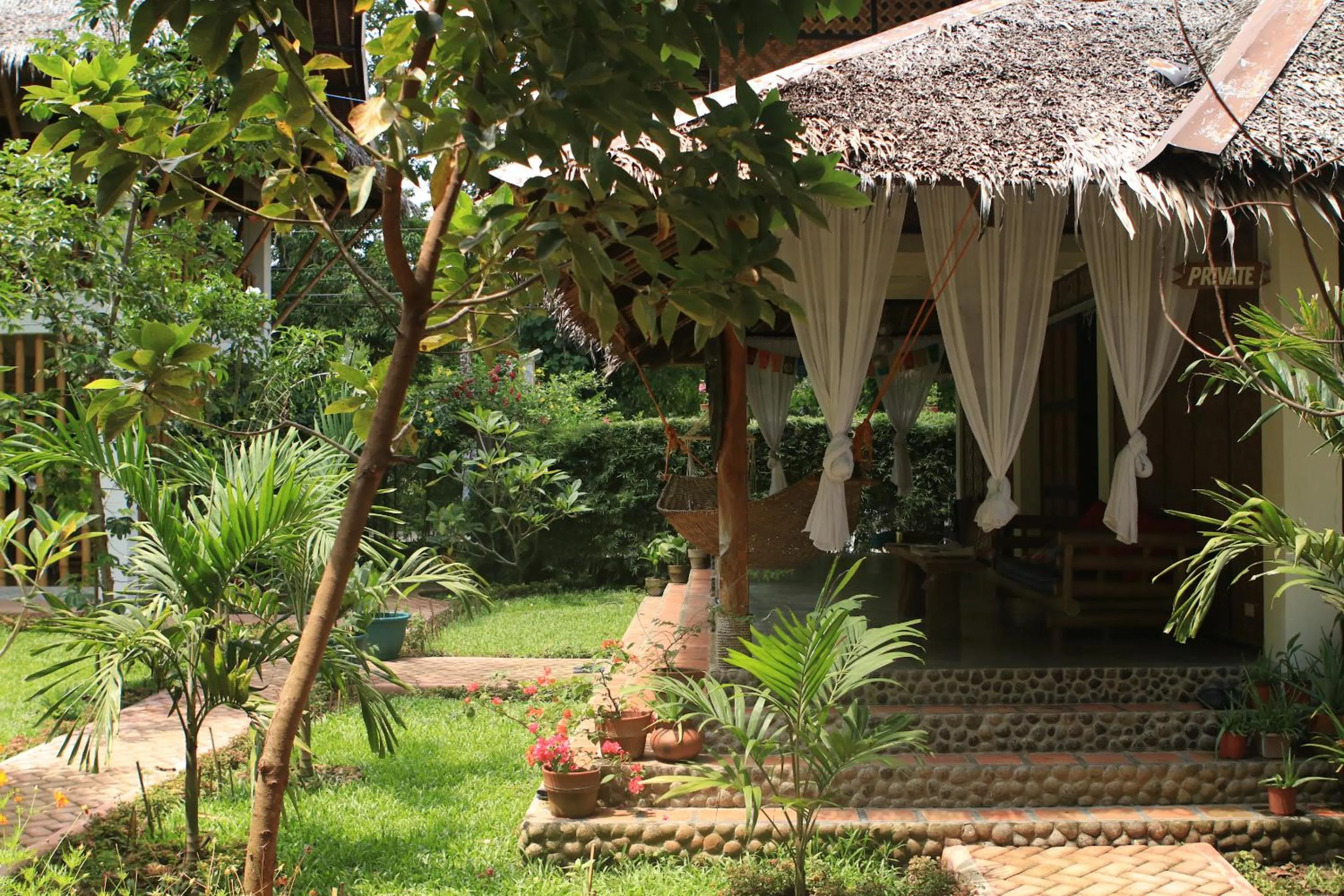 Garden in Fox & The Firefly Cottages