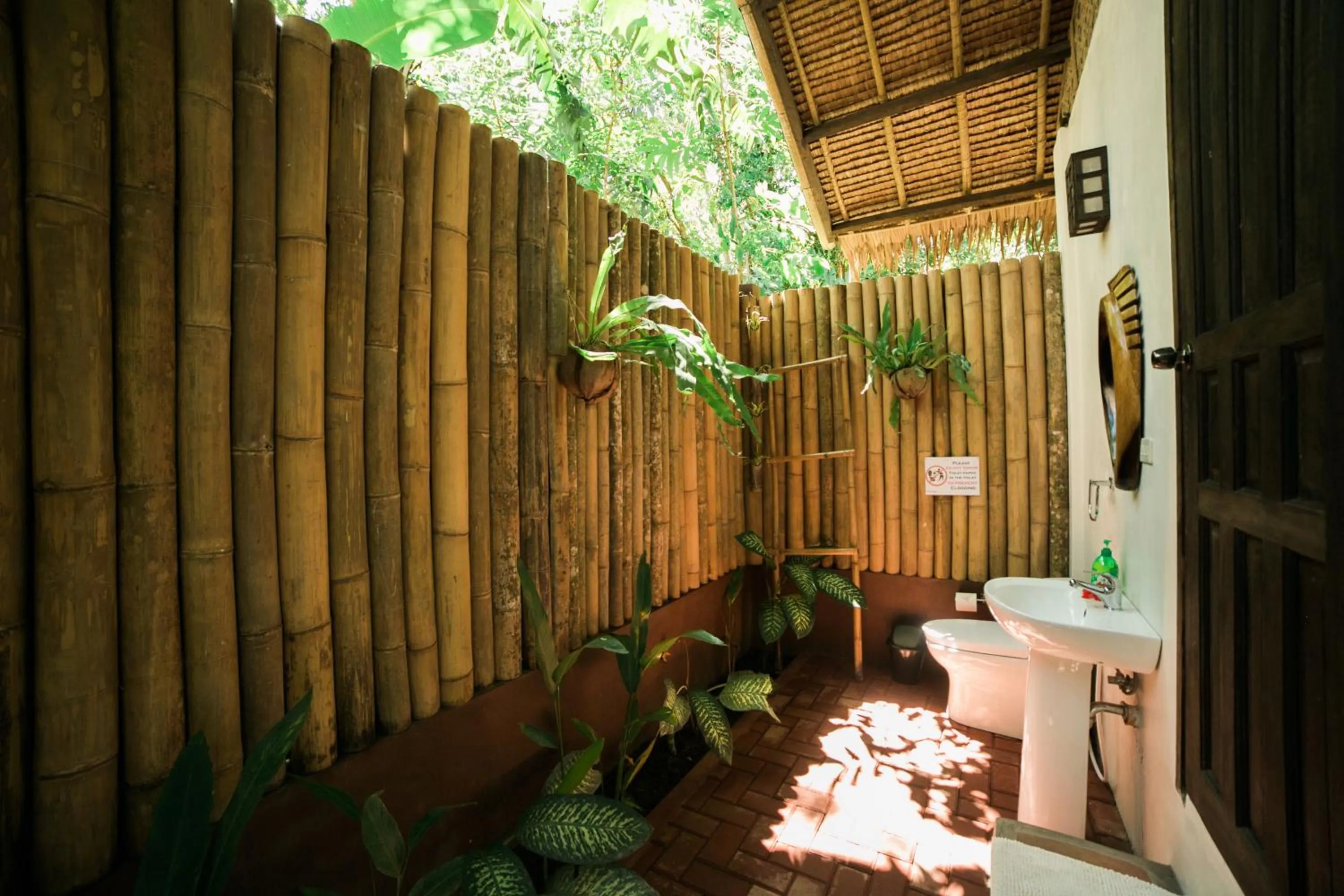 Toilet in Fox & The Firefly Cottages