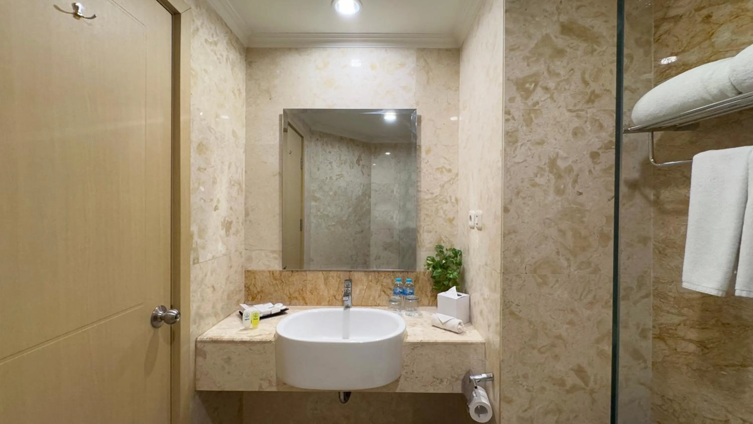 Bathroom in Lorin Syariah Solo Hotel