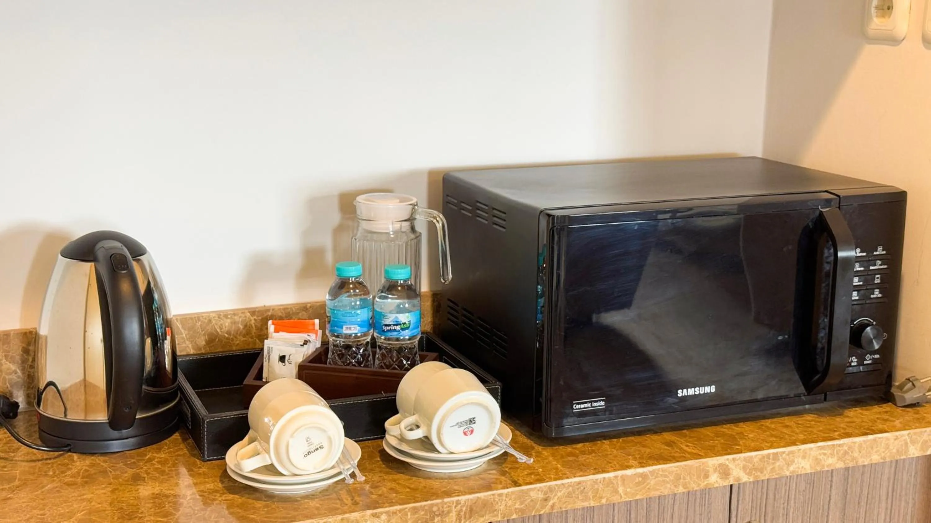 Coffee/tea facilities in Lorin Syariah Solo Hotel