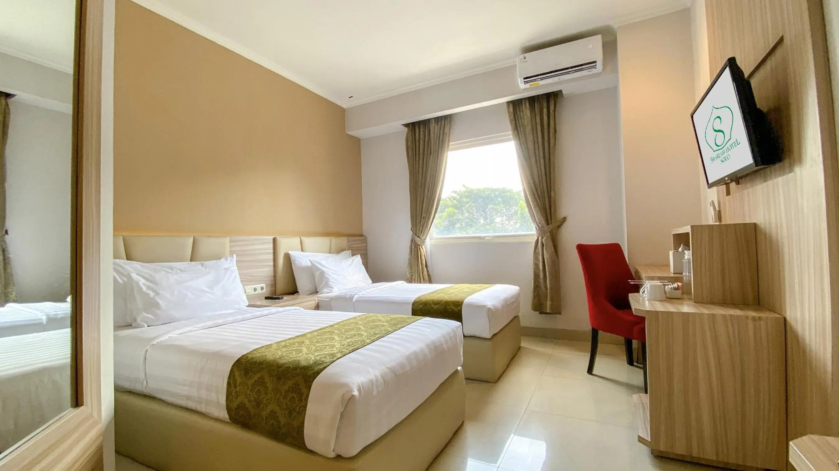 Bedroom, Bed in Lorin Syariah Solo Hotel