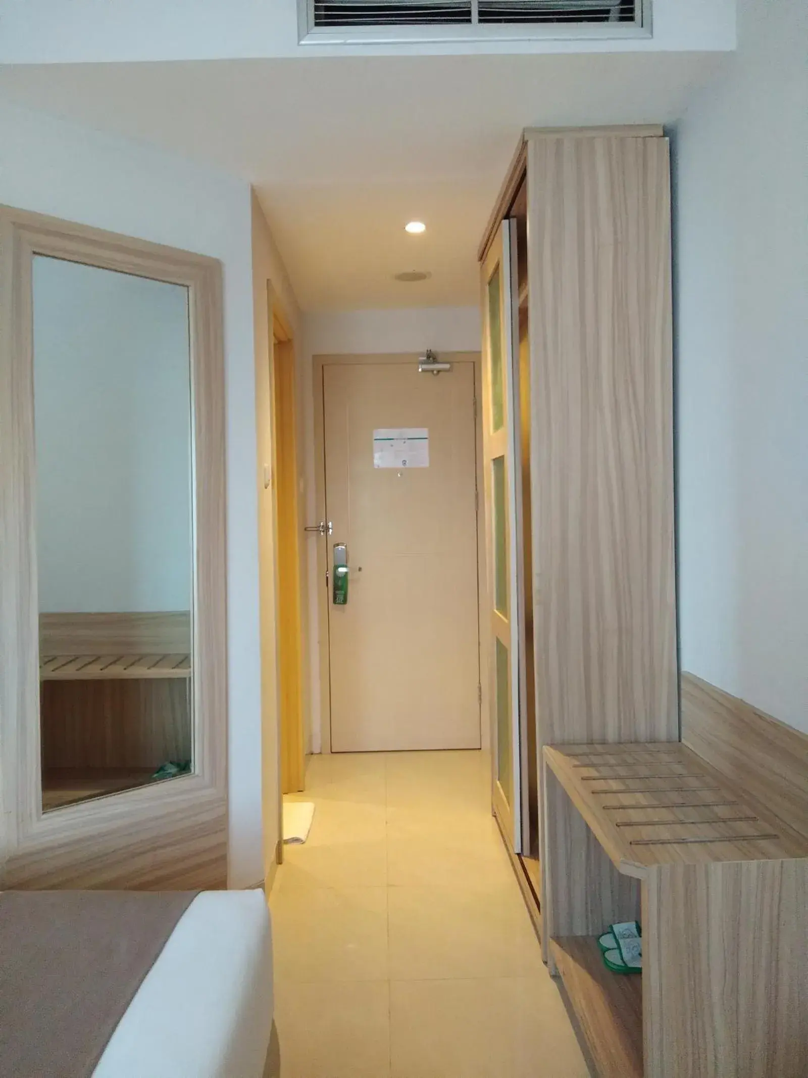 Superior Twin Room in Lorin Syariah Solo Hotel Superior Twin Room in Lorin Syariah Solo Hotel
