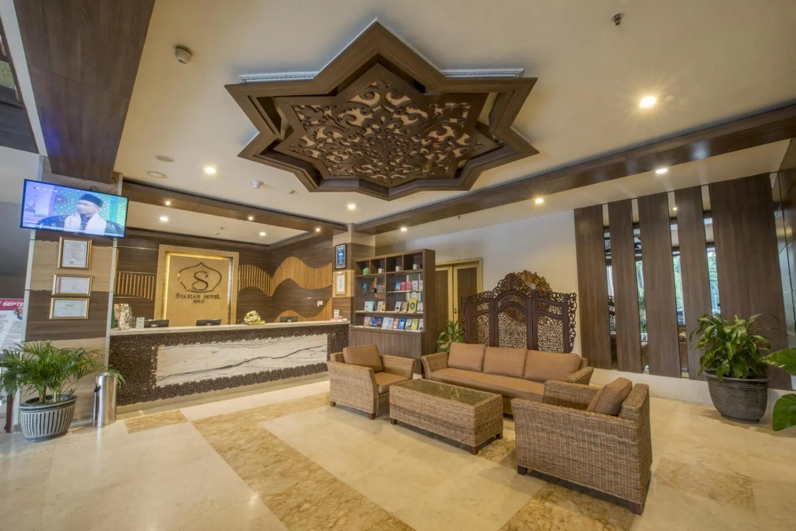 Lobby or reception in Lorin Syariah Solo Hotel