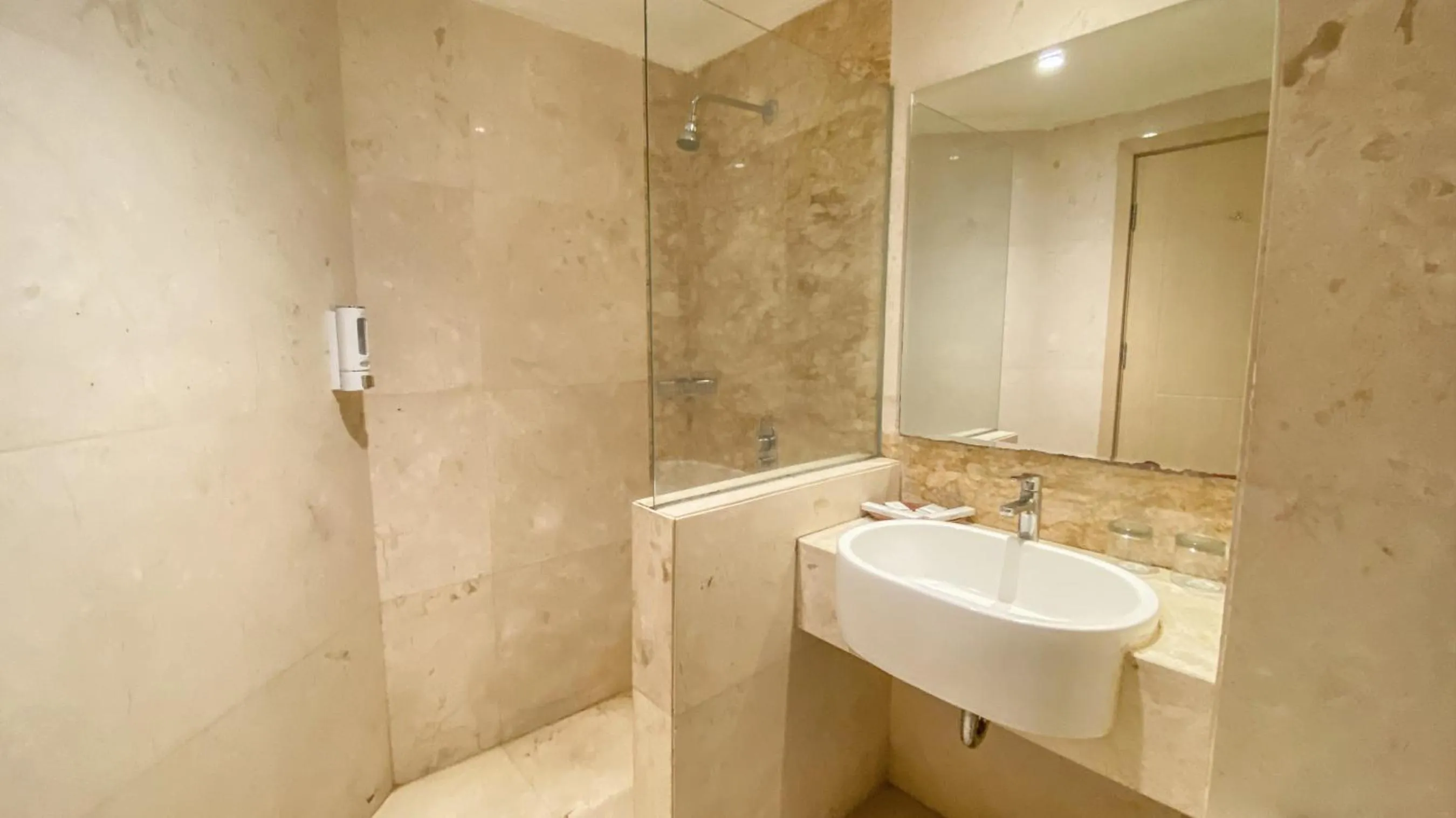 Bathroom in Lorin Syariah Solo Hotel