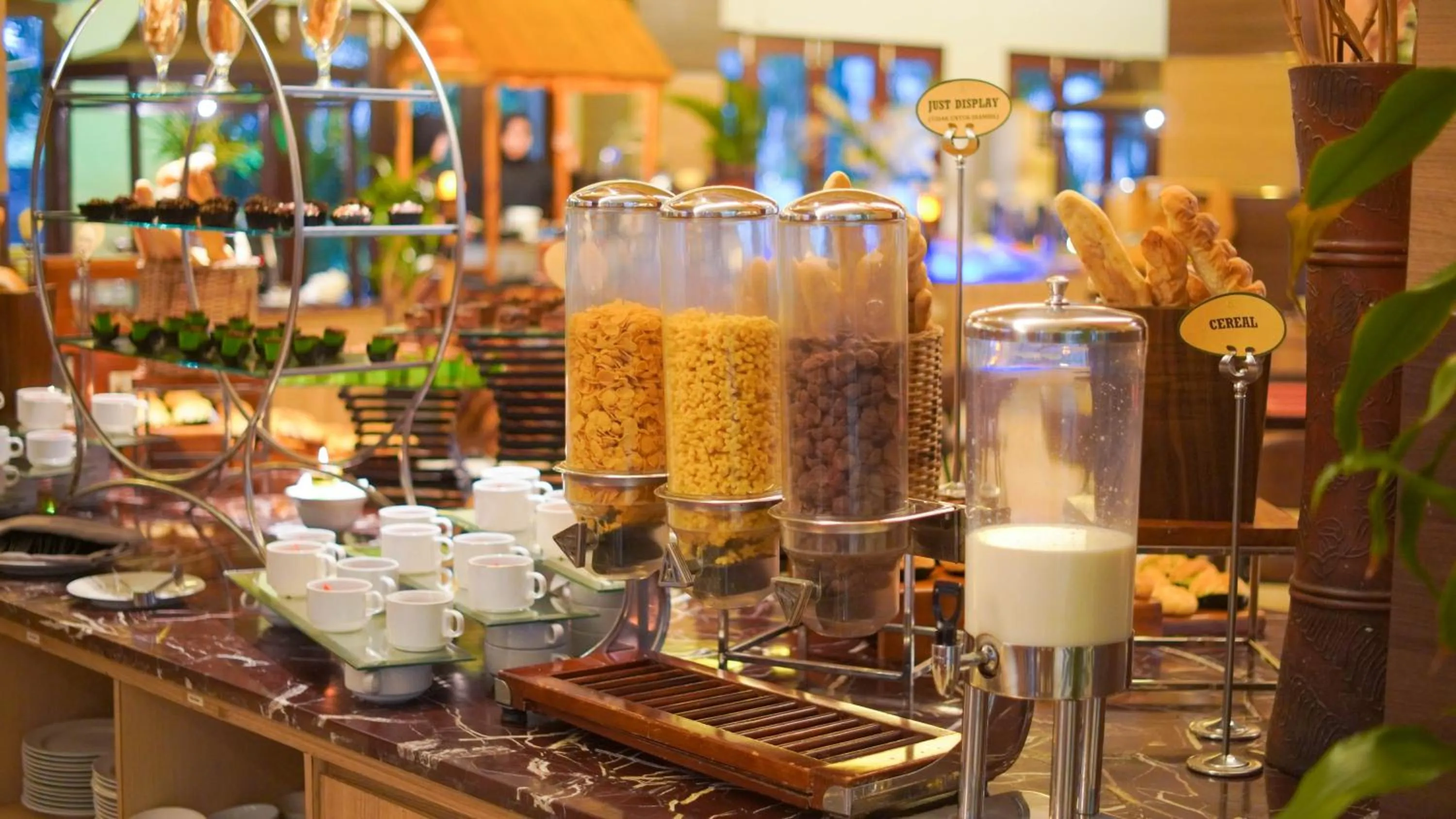 Restaurant/places to eat in Lorin Syariah Solo Hotel