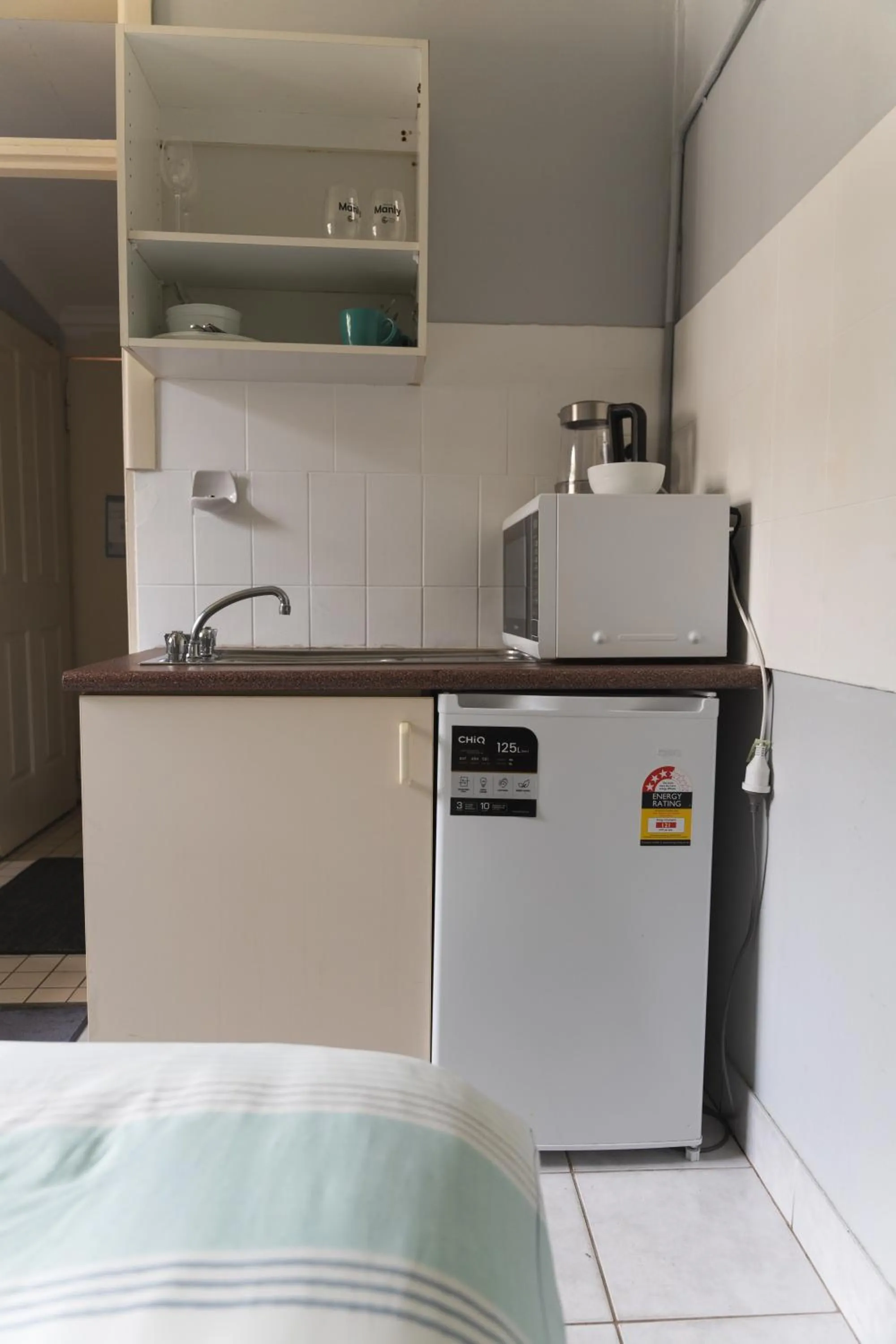 Kitchen or kitchenette, Bed in Manly Bunkhouse