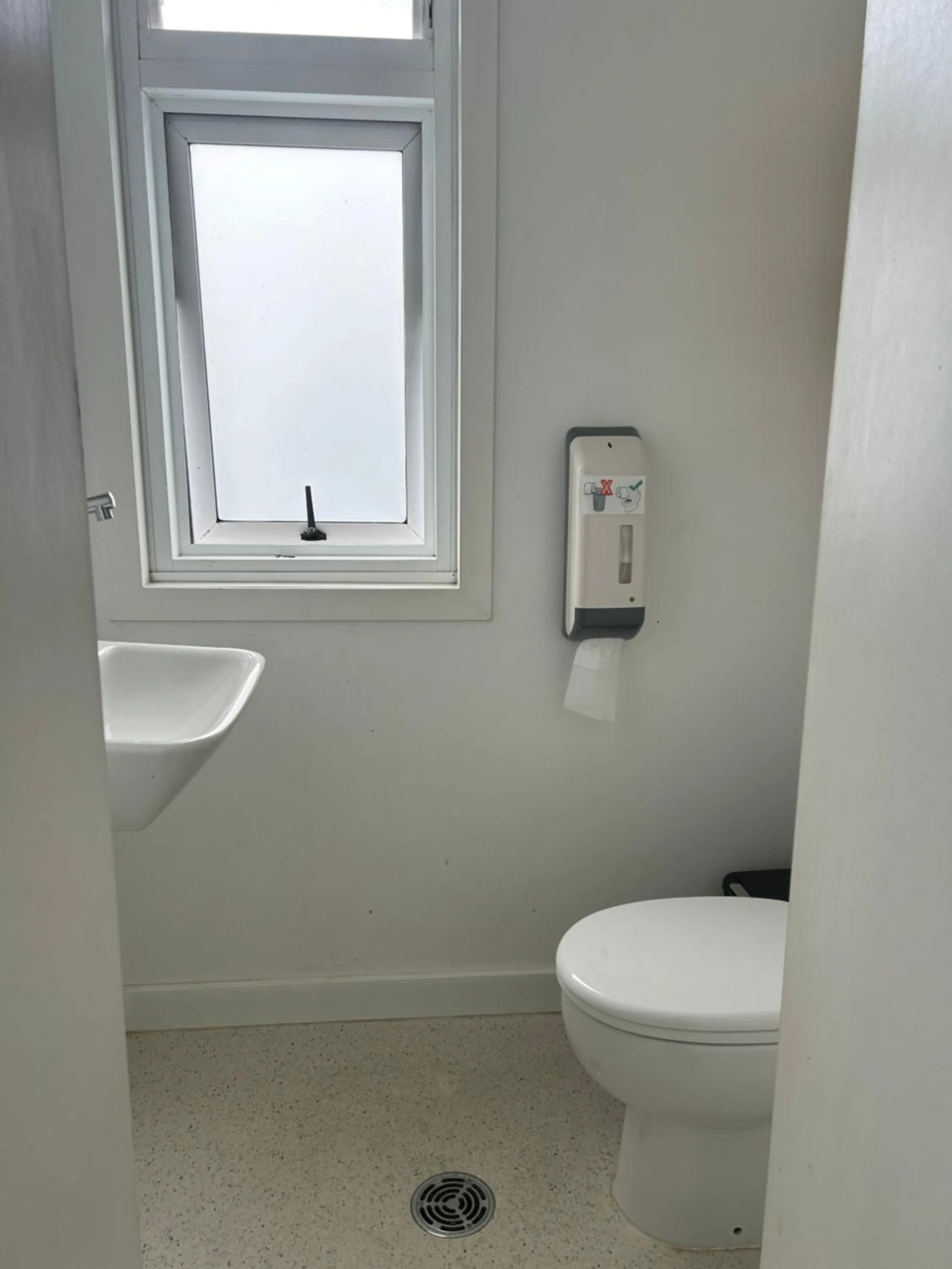 Toilet in Manly Bunkhouse