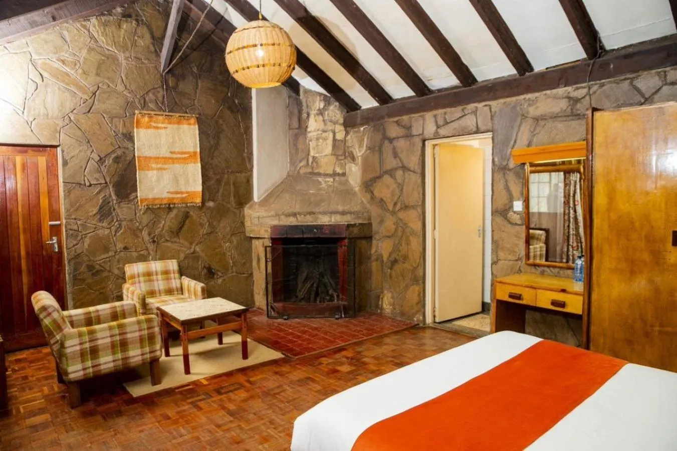 Property building, Bed in Naro Moru River Lodge