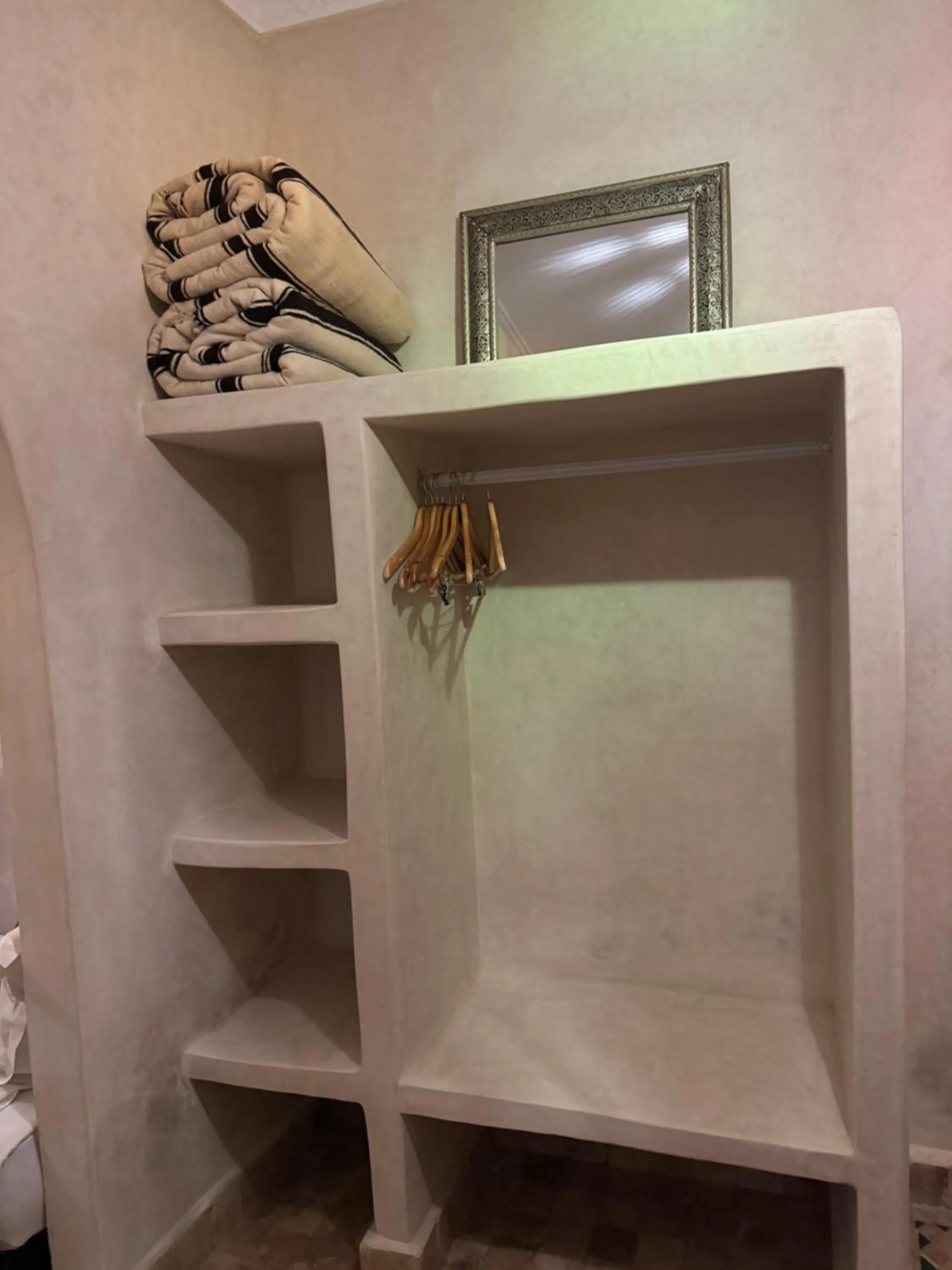 wardrobe in Dar Nossa