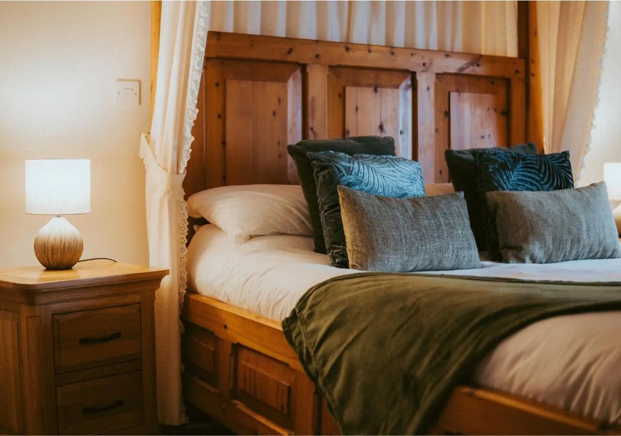 Bed in The Heathfield Inn